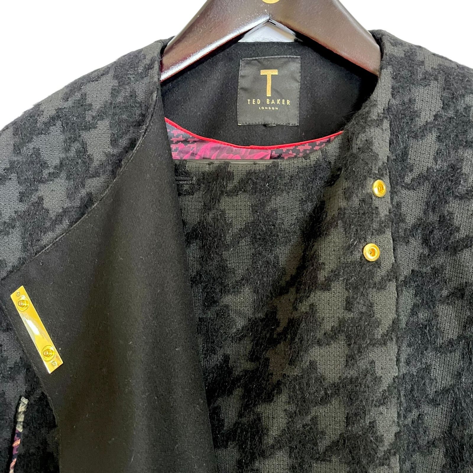 Ted Baker Ted Baker Dannae Black Wool-Blend Houndstooth Cape S/M Size ONE SIZE - 8 Thumbnail