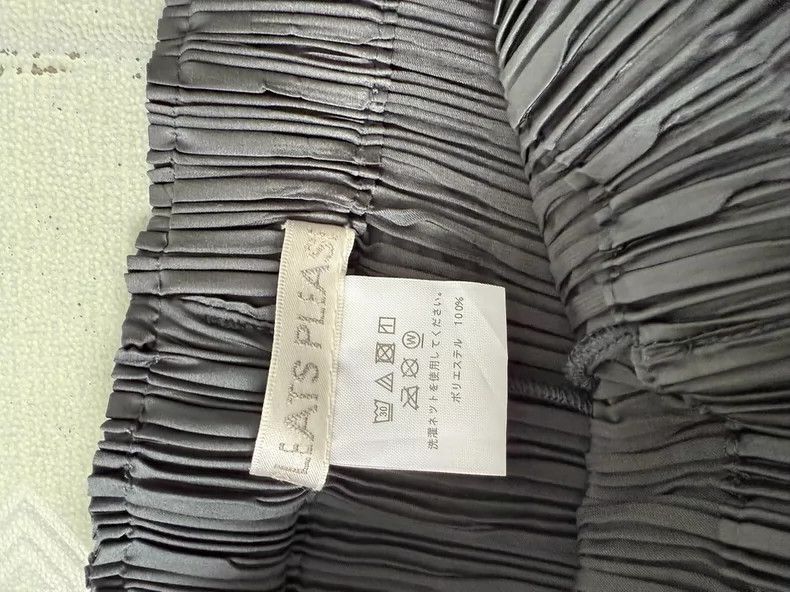 Issey Miyake Issey Miyake size:2 Black pleated trousers Size 31" - 5 Thumbnail