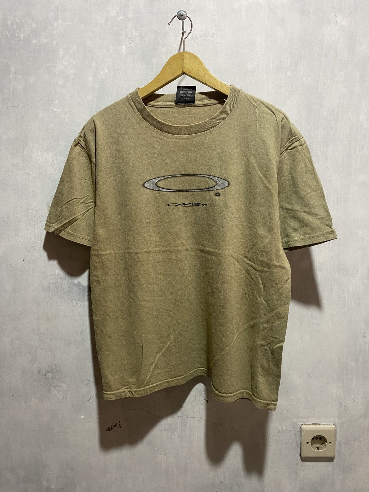 Oakley Vintage oakley software glitter logo icon tshirt Size US M / EU 48-50 / 2 - 1 Thumbnail