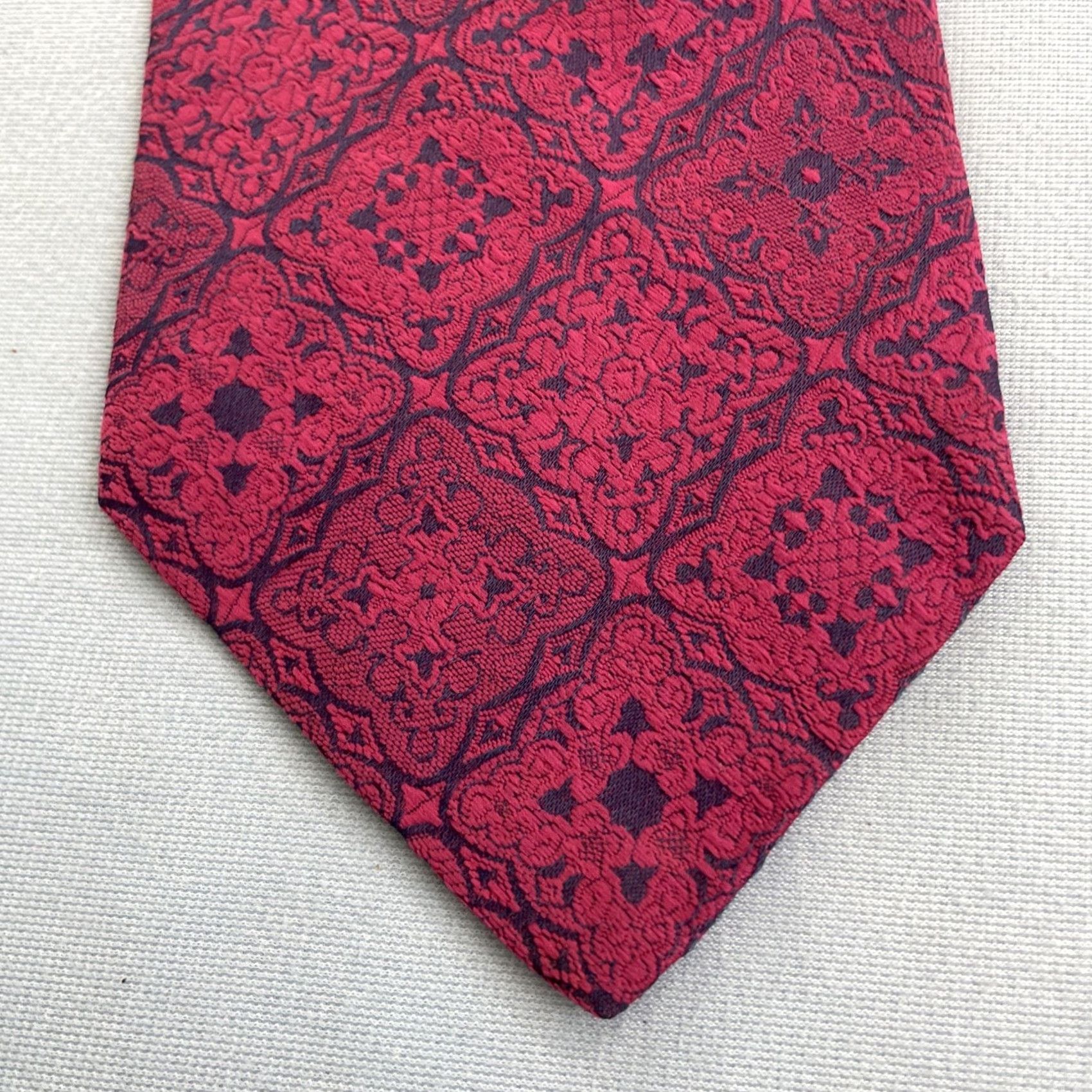 Vintage vtg 1970s Neck Tie Woven Texture Optical Geometric Floral Burst Bright Pink 4x55 Capsule Wide Necktie Size ONE SIZE - 2 Thumbnail