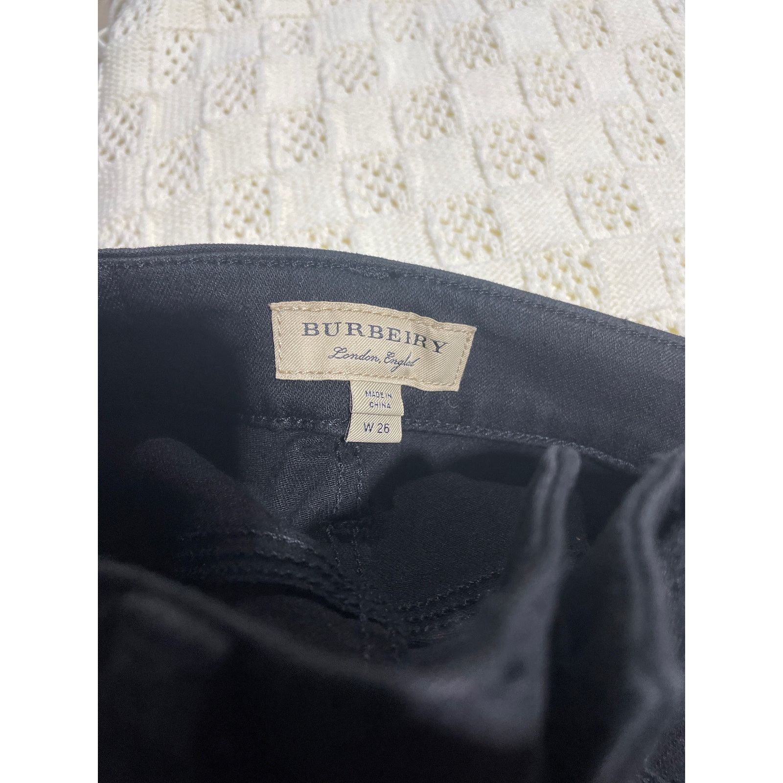 Burberry BURBERRY BLACK FLARE JEANS PREOWNED SIZE 26 Size US 26 / EU 42 - 4 Thumbnail