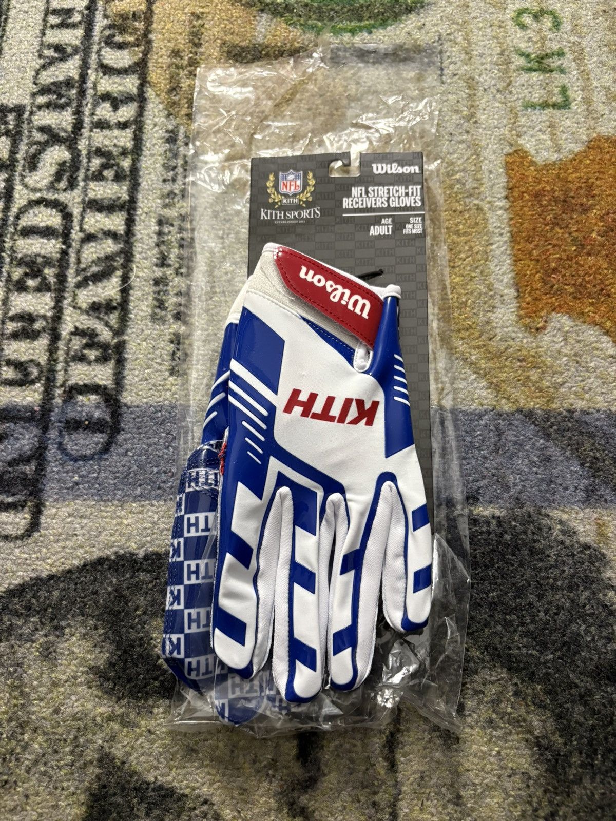Kith × NFL Kith Wilson for NFL Receiver Gloves Size ONE SIZE - 1 Thumbnail