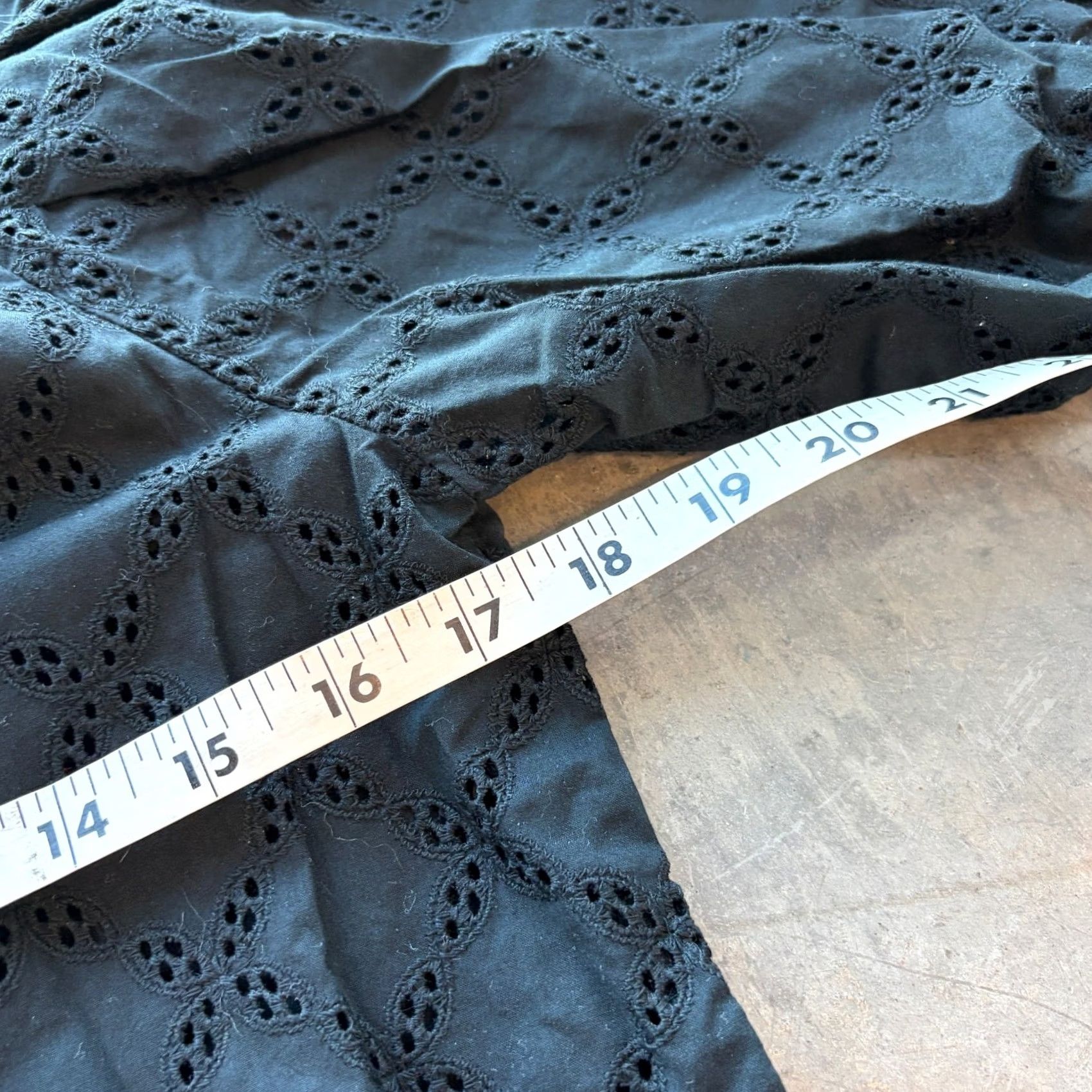 Vintage VINTAGE The Loft Black Eyelet Casual Preppy Women's Short Sleeve Size 4 Blouse Size 27" / US 4 / IT 40 - 4 Thumbnail