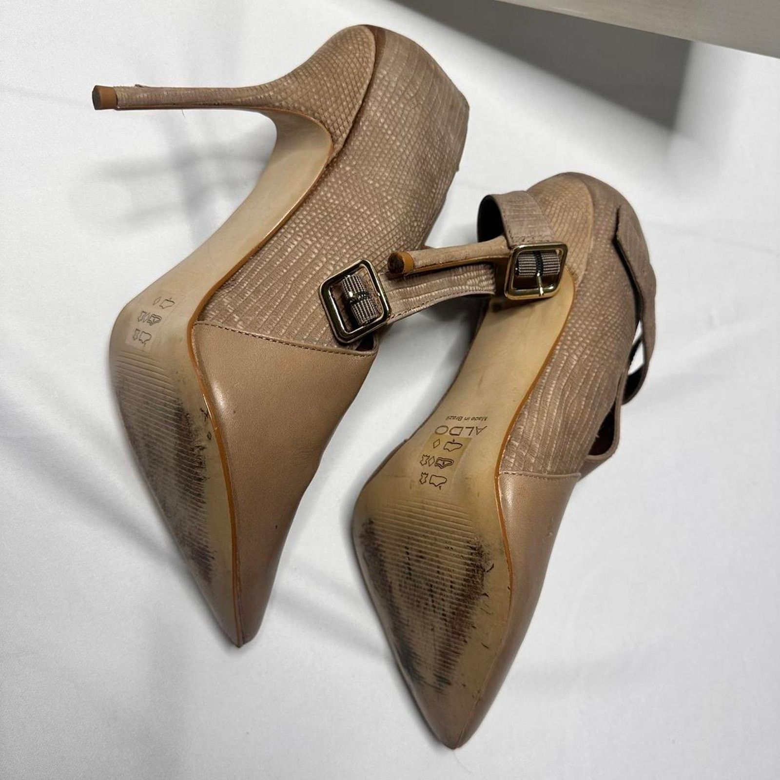 Aldo Aldo pointed toe stiletto heel and ankle strap. A pump Size US 9 / IT 39 - 3 Thumbnail