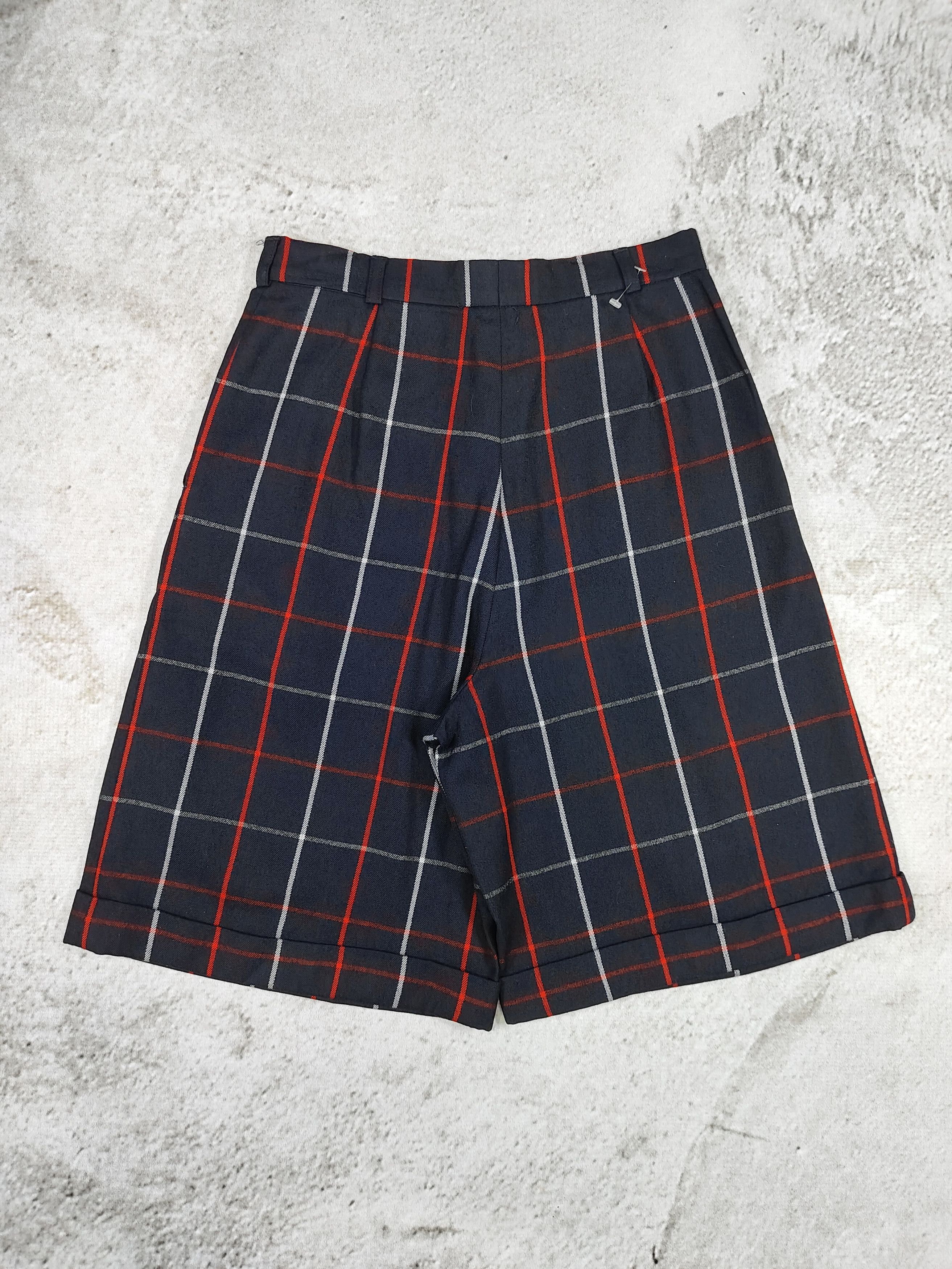 90s Burberrys- Classic Minimal Tartan Pattern Wool Short