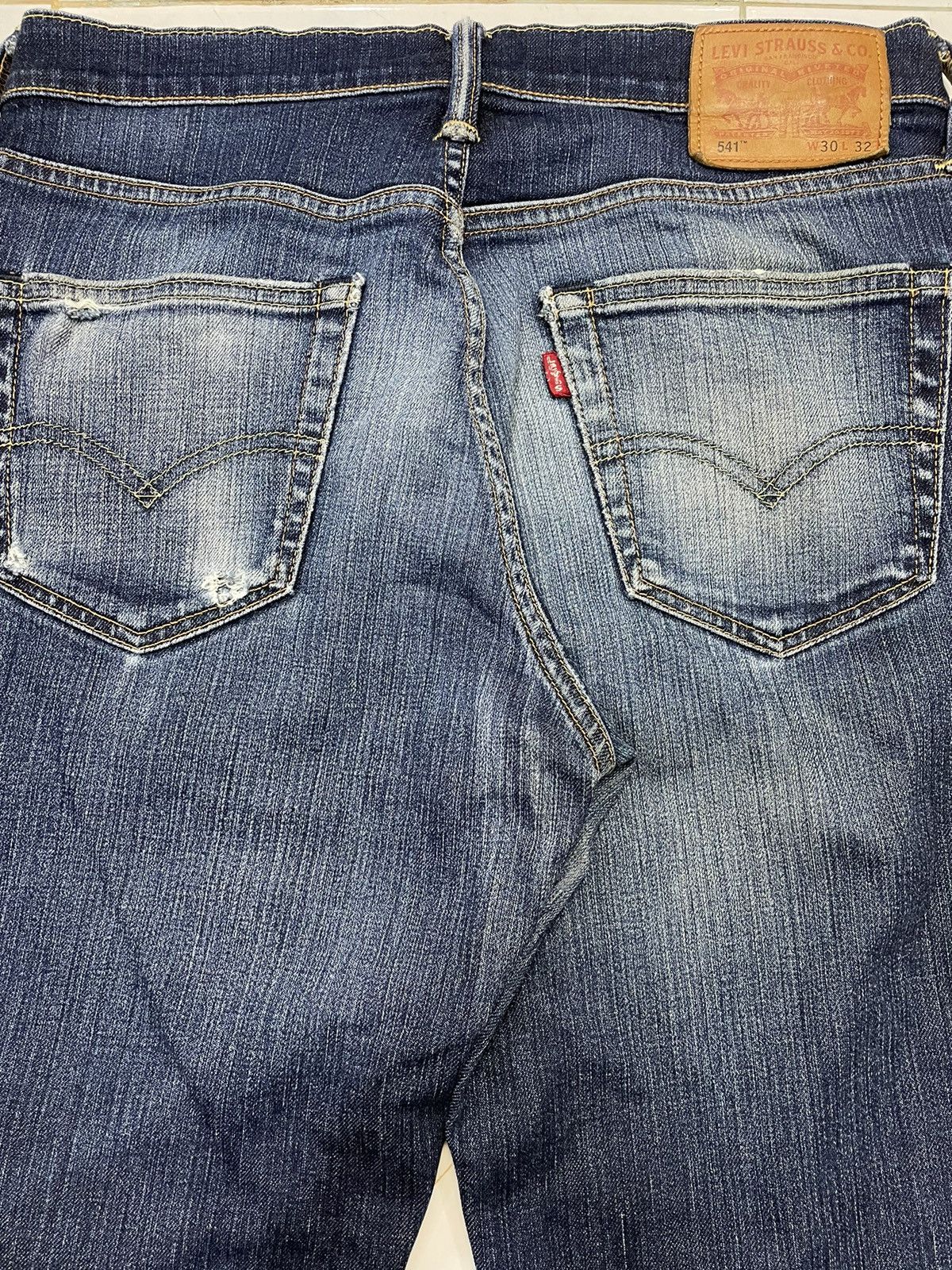 Levi's Vintage Levi's 541 Distressed Faded Jeans Size US 30 / EU 46 - 4 Thumbnail