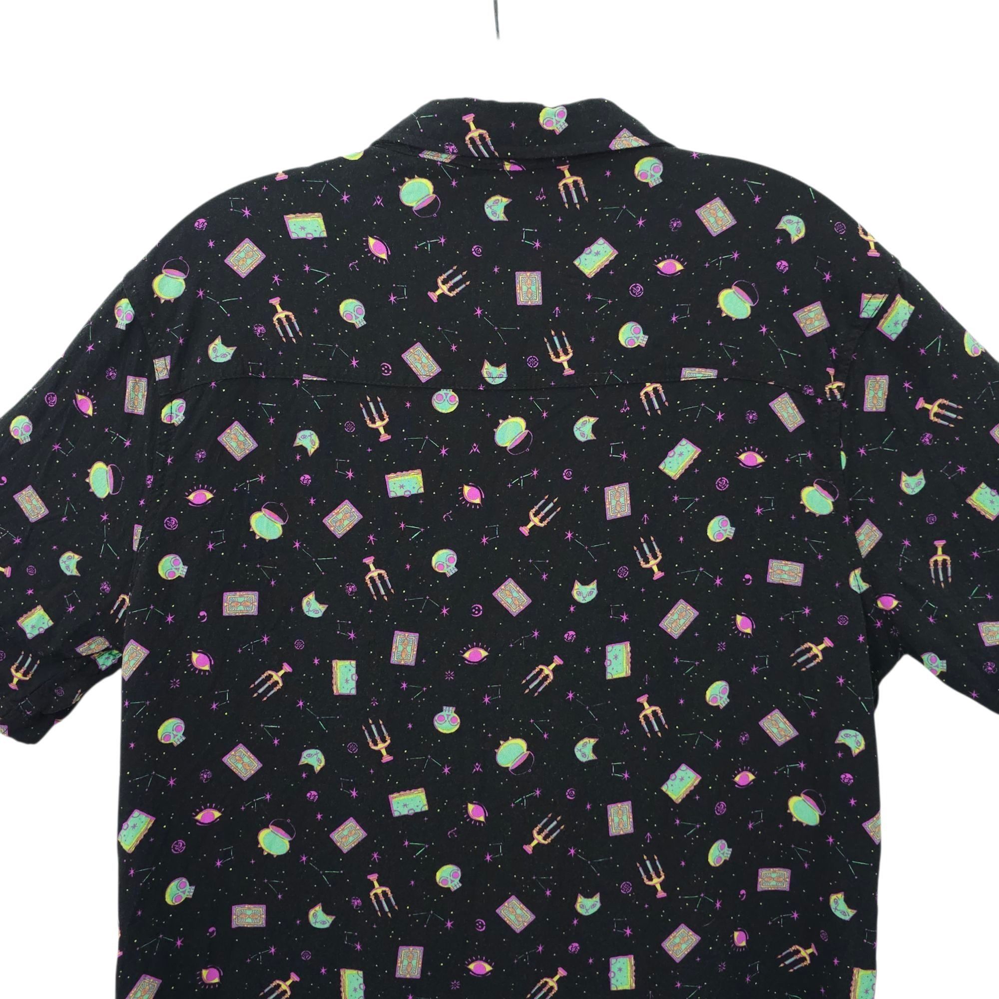 Disney Disney Hocus Pocus Button Front Woven Shirt Adult M Size US M / EU 48-50 / 2 - 12 Thumbnail