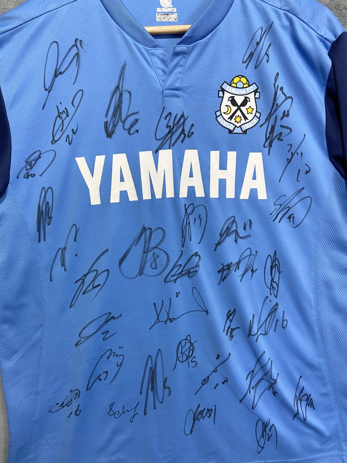 Japanese Brand Jubilo Iwata Yamaha FC Jersey Size US L / EU 52-54 / 3 - 4 Thumbnail