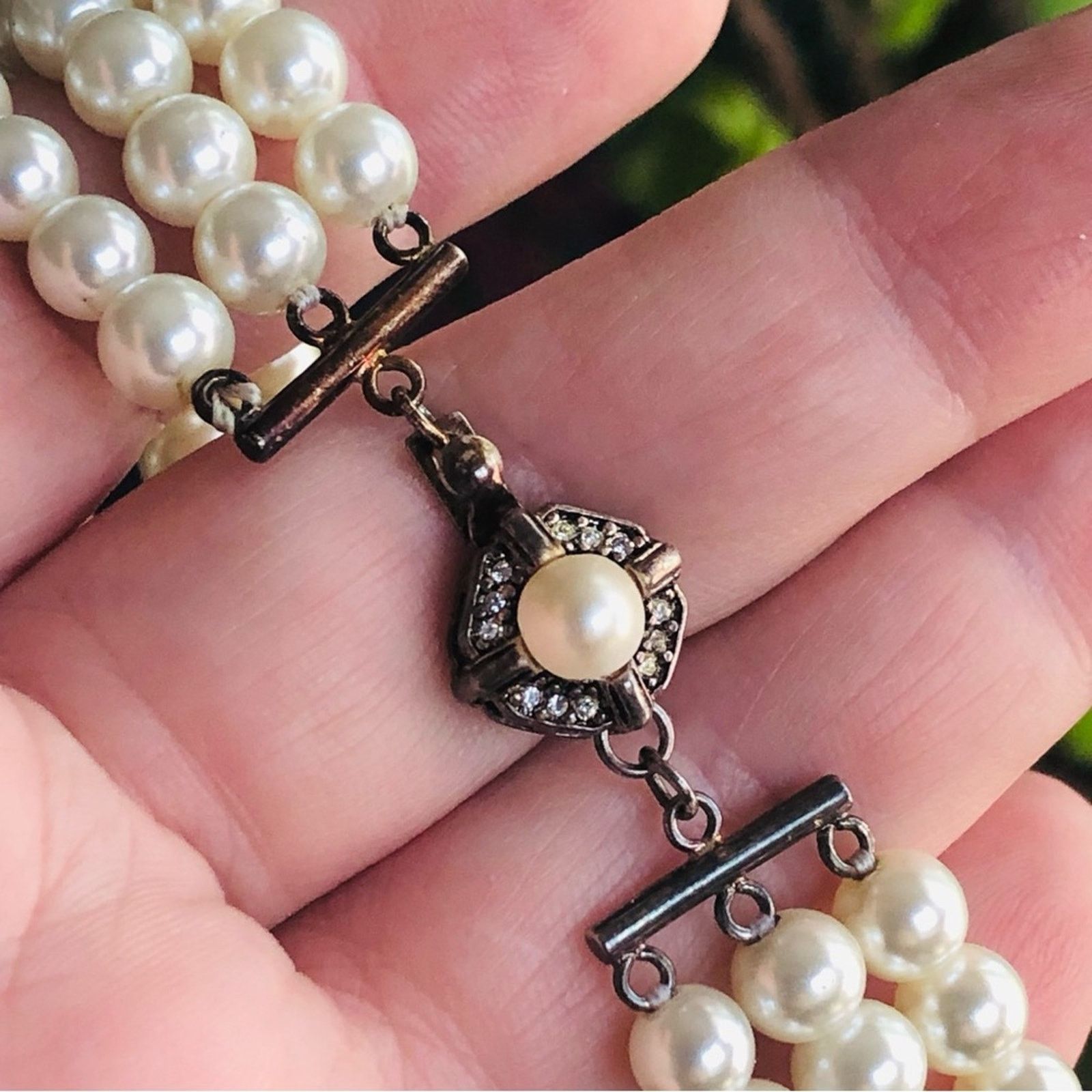 Vintage Vintage Feinberg triple strand white glass pearl necklace Size ONE SIZE - 10 Thumbnail