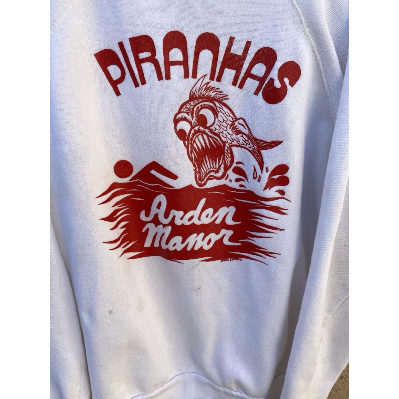 Vintage VINTAGE Piranhas Raglan Sweatshirt White XL Size US XL / EU 56 / 4 - 4 Thumbnail