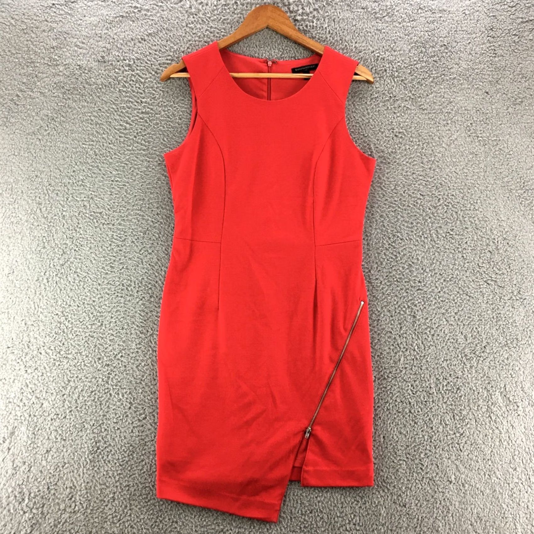 Banana Republic VINTAGE Banana Republic Sheath Dress Womens 8 Red Sleeveless Zipper Slit Round Neck Size M / US 6-8 / IT 42-44 - 2 Thumbnail