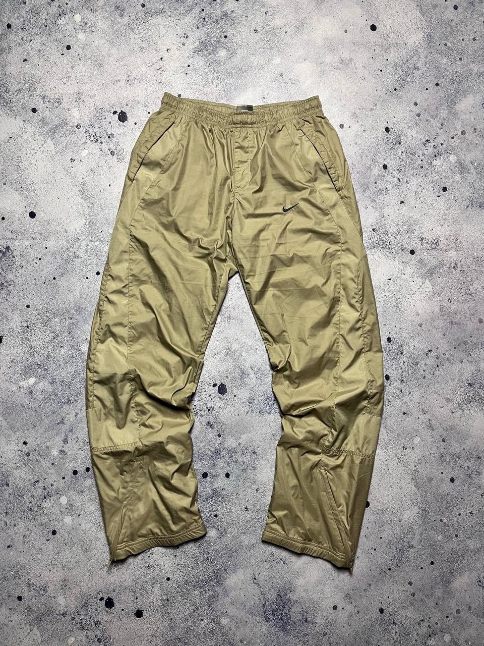 Nike Nike 90's Vintage Beige Nylon Baggy Sweatpants Y2K Hype Size US 30 / EU 46 - 1 Thumbnail