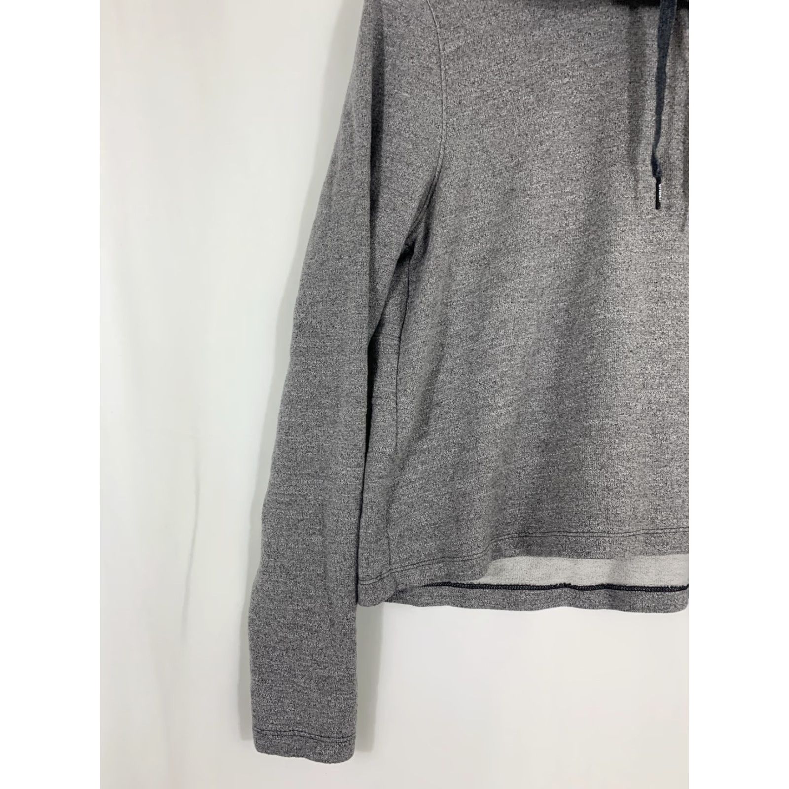 Under Armour Under Armour Women’s Sweatshirt Hoodie Cowl Neck Gray M Cropped Loose Pullover Activewear Size M / US 6-8 / IT 42-44 - 2 Thumbnail