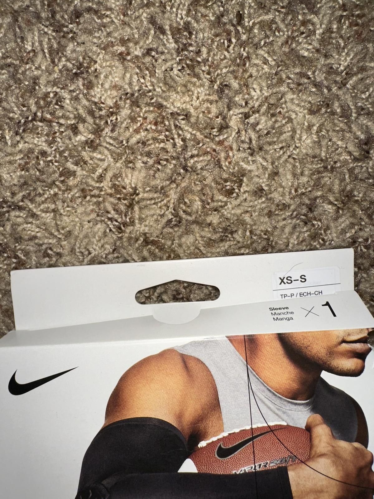 Nike Nike Adults' Pro Strong Elbow Sleeve Size ONE SIZE - 4 Thumbnail