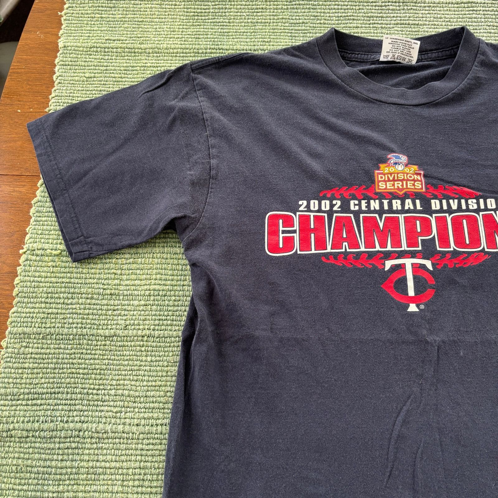 MLB Vintage 2002 Minnesota Twins Division Champions Tee Shirt L Size US L / EU 52-54 / 3 - 5 Thumbnail
