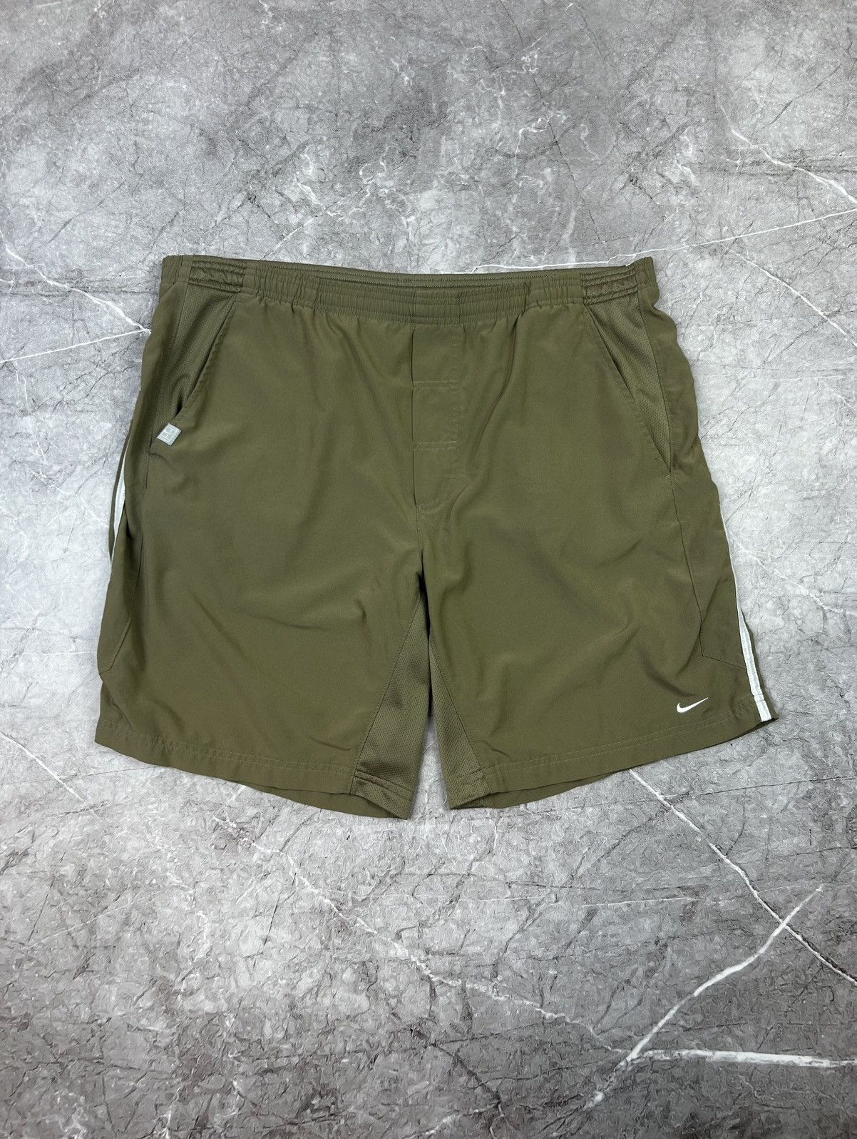 Nike Nike vintage nylon shorts size Xl Size US 36 / EU 52 - 1 Thumbnail