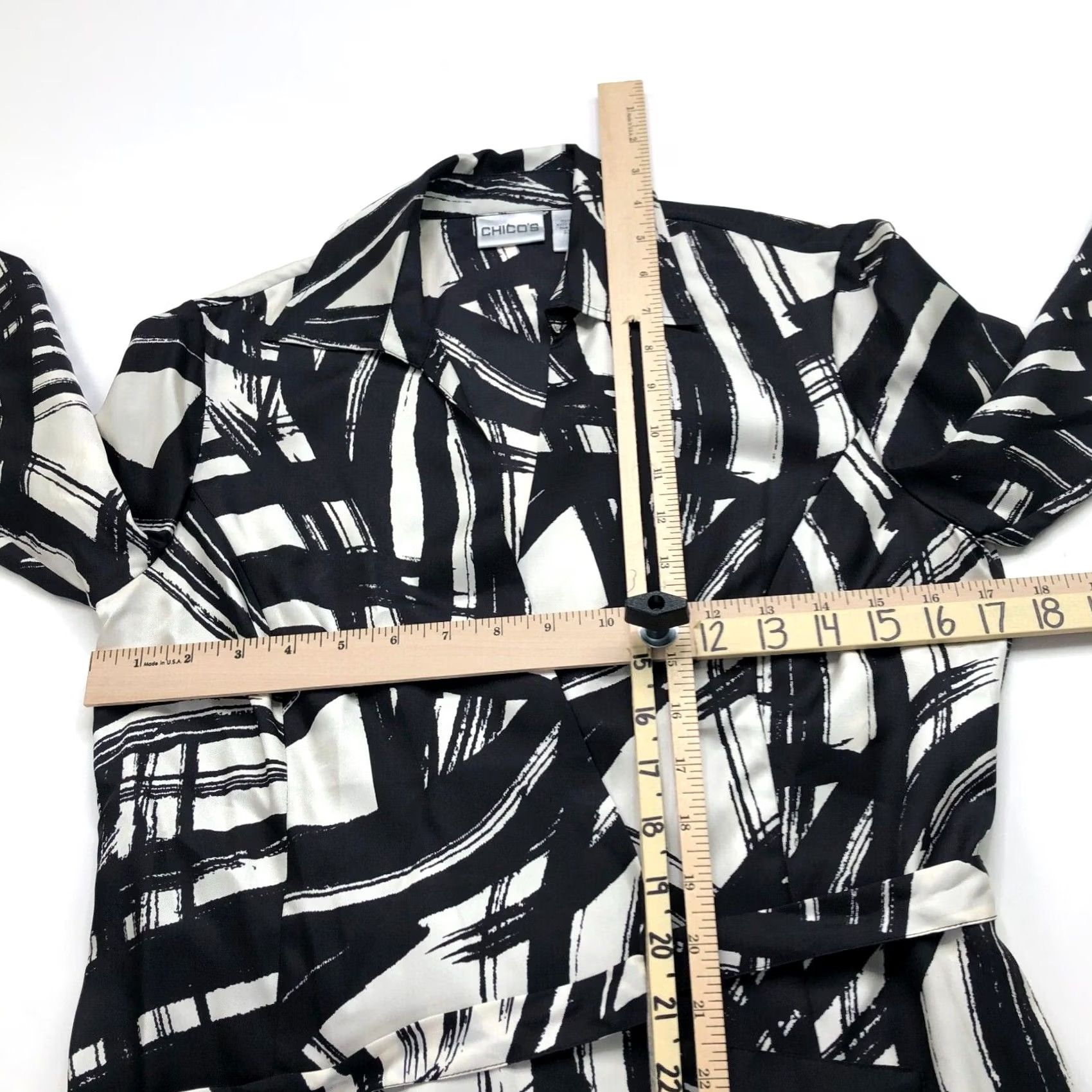 Vintage Chico's 100% Silk Open Front Tie Women's Long Sleeve Black Shirt Blouse V-Neck Geometric Shirt Size XS / US 0-2 / IT 36-38 - 7 Thumbnail