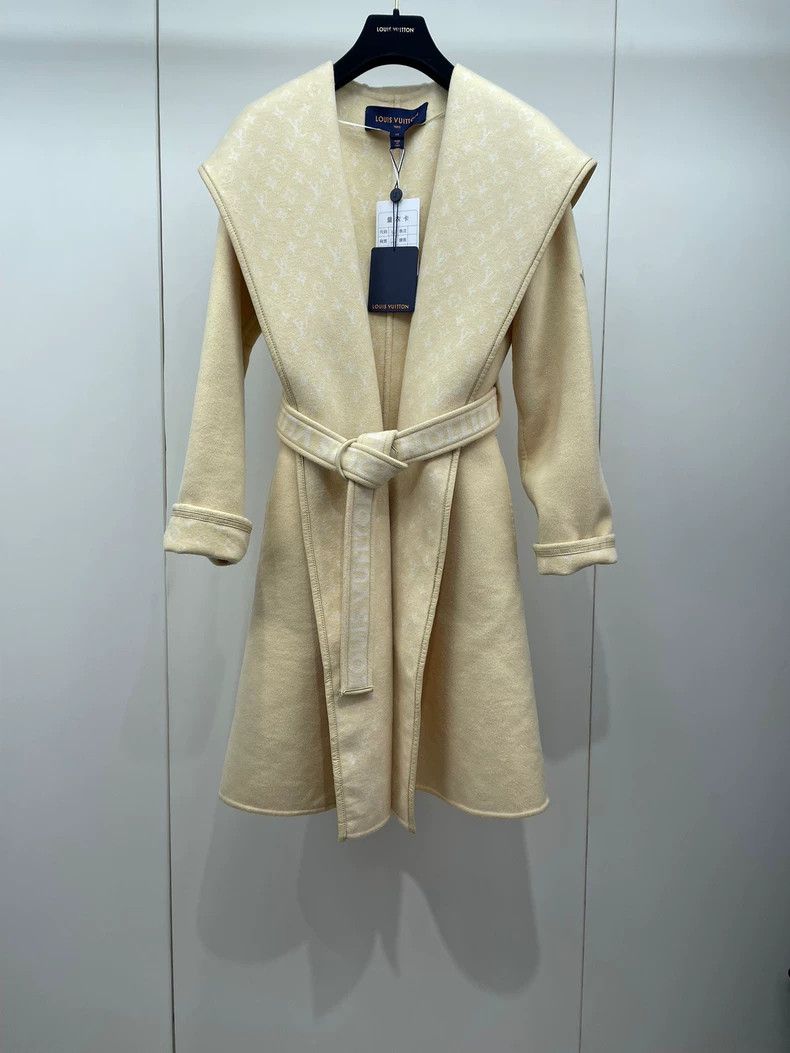 Louis Vuitton Louis Vuitton Old Flower Bright Yellow Bathrobe coat Size XXS / US 00 / IT 34 - 1 Thumbnail