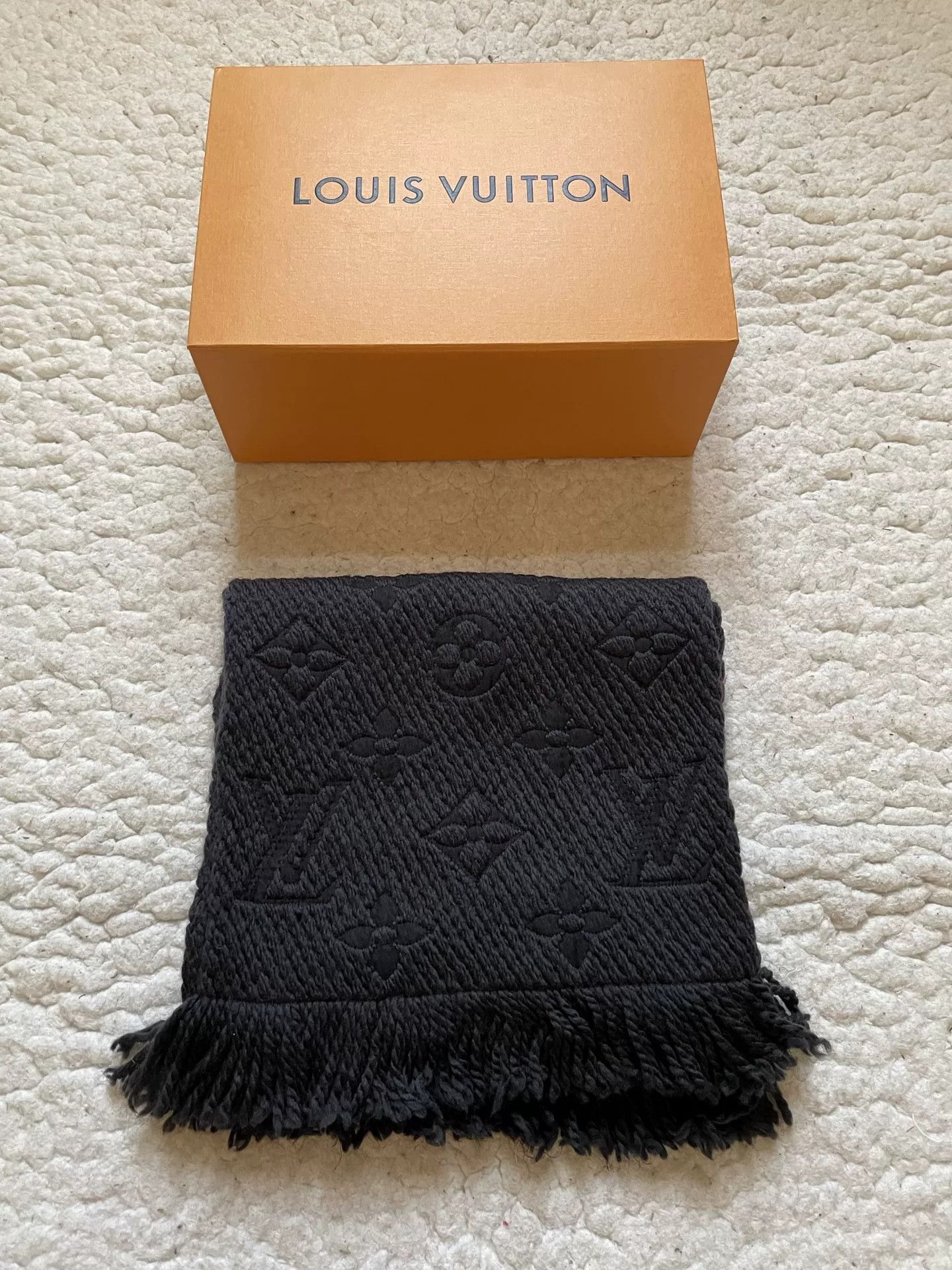 Louis Vuitton Louis Vuitton Black Scarf Size ONE SIZE - 1 Thumbnail