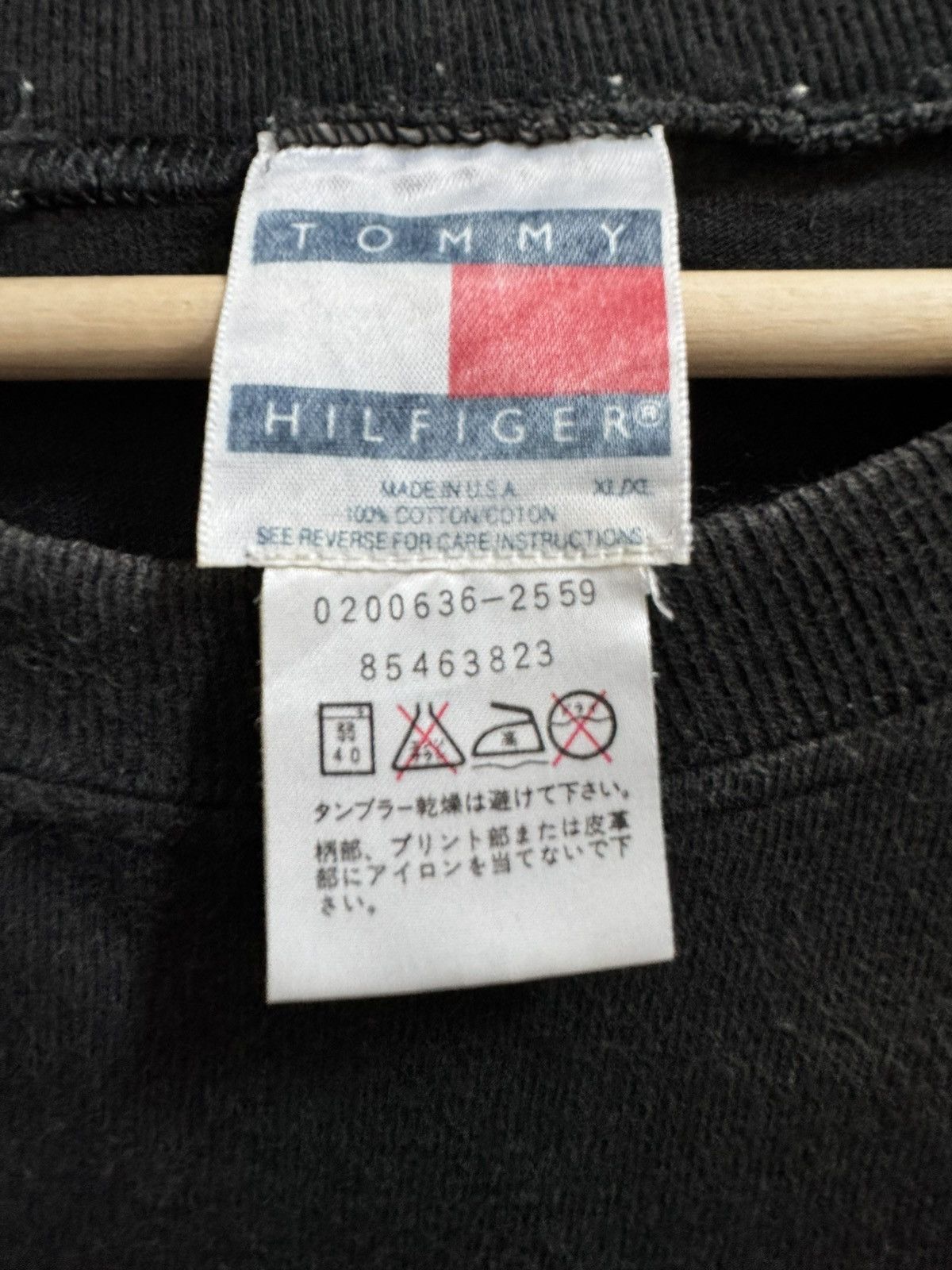Tommy Hilfiger Vintage Tommy Hilfiger Small Flag Pocket T-Shirt Size US XL / EU 56 / 4 - 10 Thumbnail