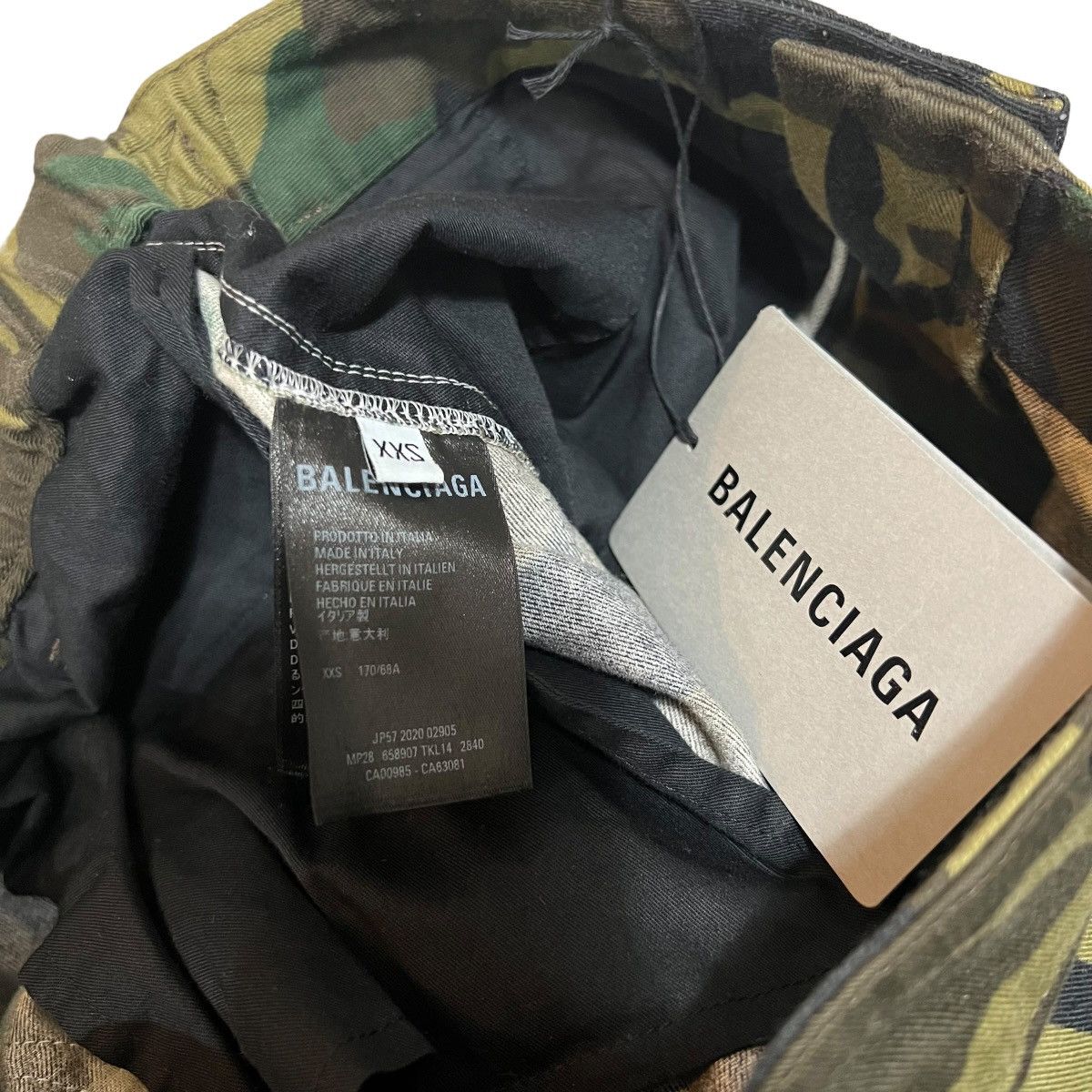 Balenciaga BALENCIAGA 2021 WINTER OVERSIZED CAMOUFLAGE KICK CARGO PANTS Size US 31 - 4 Thumbnail