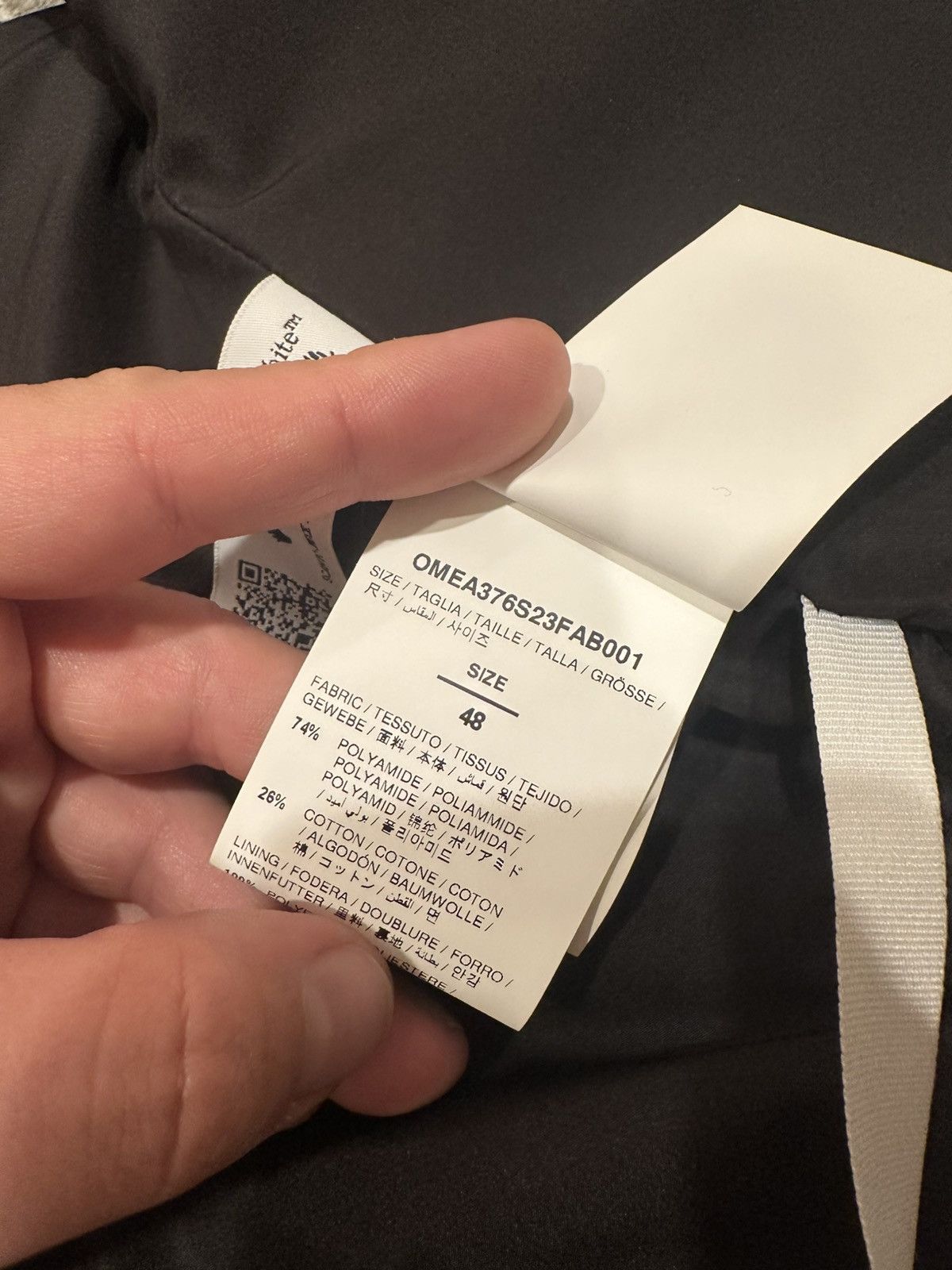 Off-White Off-White Wave Tag Padded Vest, Unisex Size US M / EU 48-50 / 2 - 8 Thumbnail