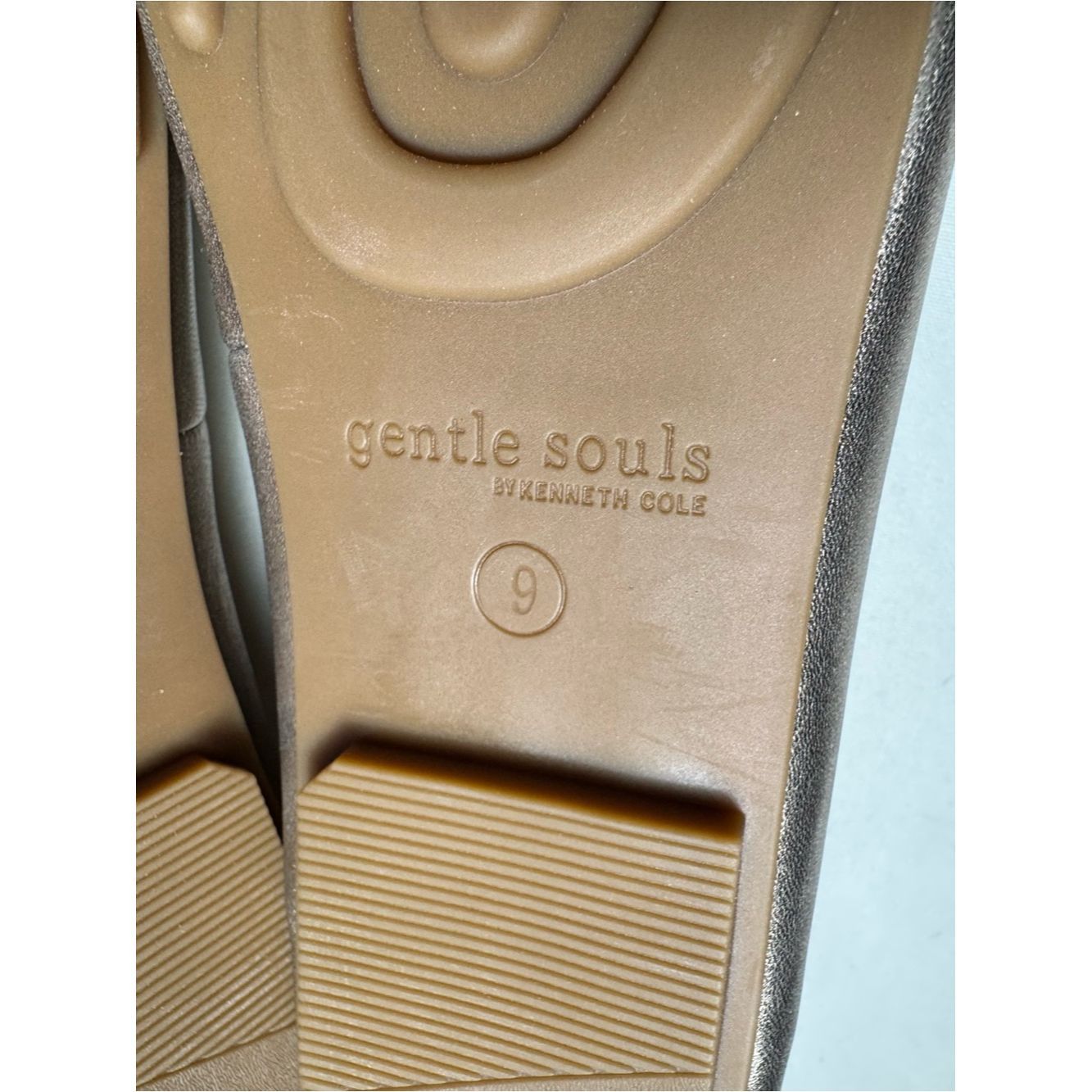 Gentle Souls NWT New $189 Gentle Souls by Kenneth Cole Madison Loafer Fl Size US 9 / IT 39 - 9 Thumbnail