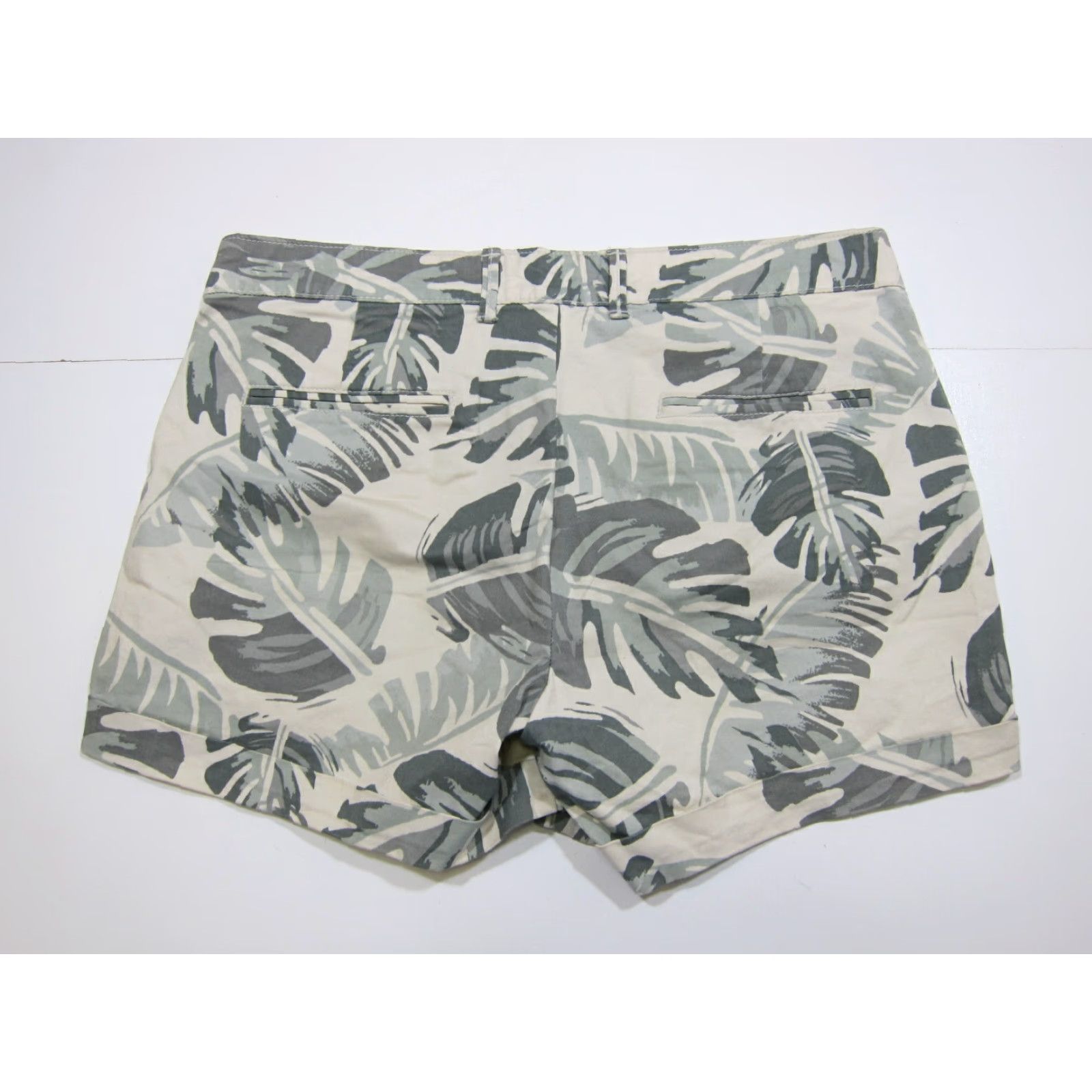Gap Gap Cotton Green Floral Skinny Boyfriend Khaki Camo Chino Shorts Women Size 4 Size 24" / US 00 / IT 34 - 2 Thumbnail