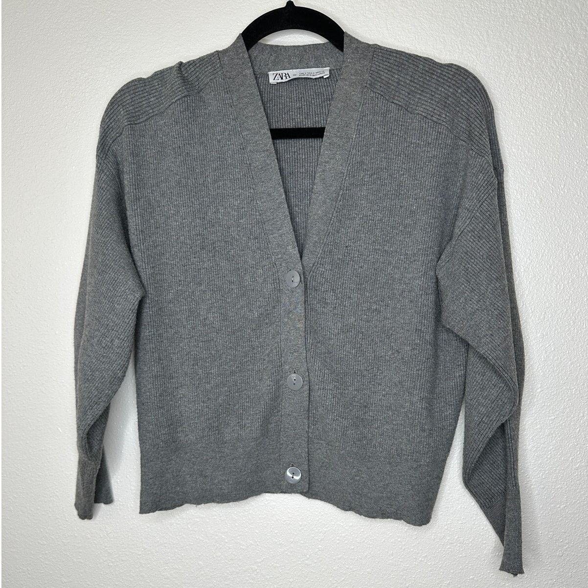 Zara Zara Gray Micro Rib VNeck Button Long Sleeve Crop Cardigan S Size S / US 4 / IT 40 - 1 Thumbnail