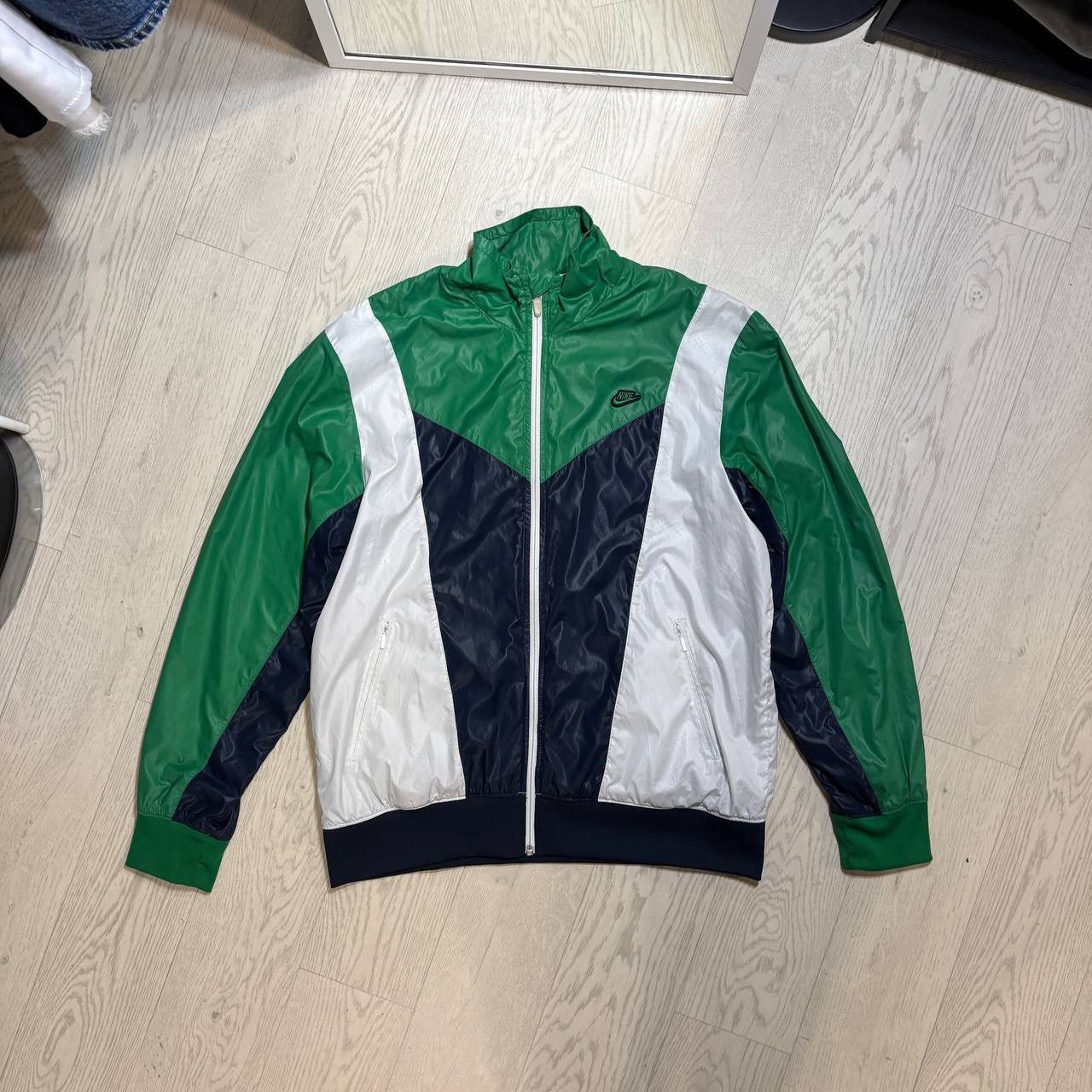 Nike Vintage Nike nylon jacket Size:L Size US L / EU 52-54 / 3 - 1 Thumbnail