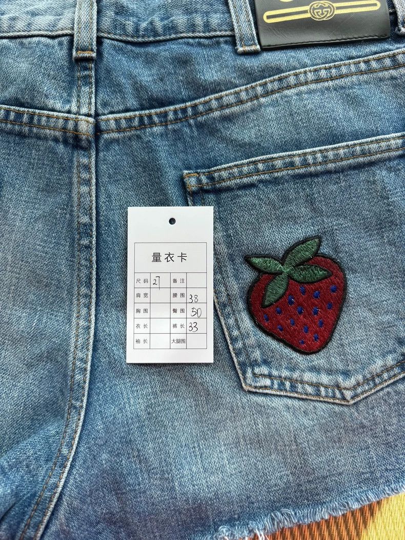 Gucci Gucci Fashionable blue embroidered logo women's denim short Size 27" / US 4 / IT 40 - 7 Thumbnail