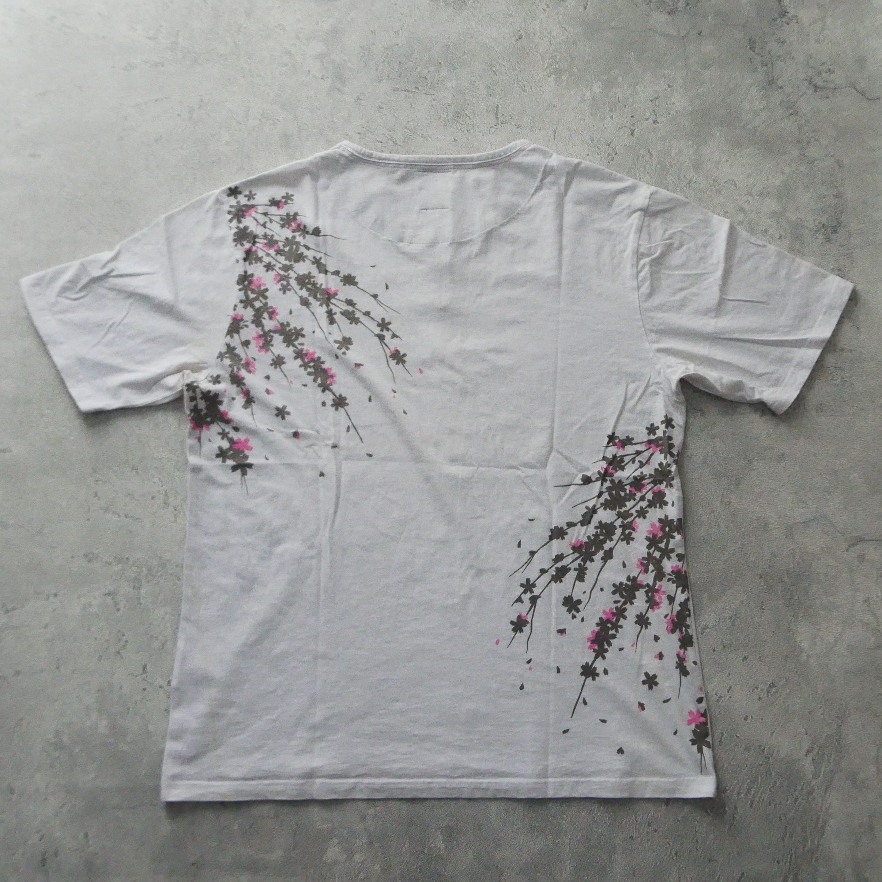 Japanese Brand Vintage Japanese Brand Oriental Sakura White Tshirt Size US L / EU 52-54 / 3 - 7 Thumbnail