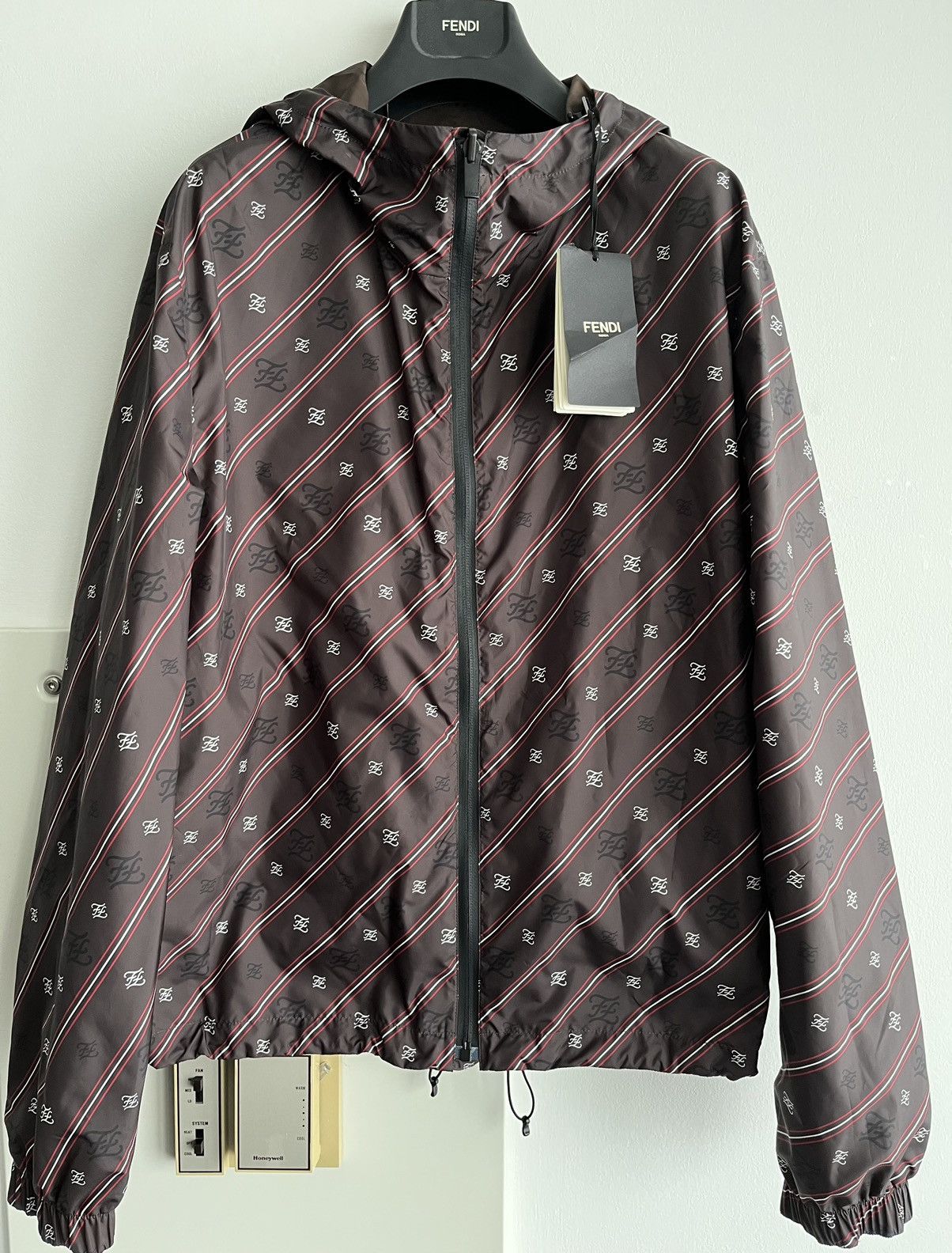 Fendi $2,500 Super Runway New FF Logo Reversible Bomber Jacket Size US S / EU 44-46 / 1 - 24 Thumbnail