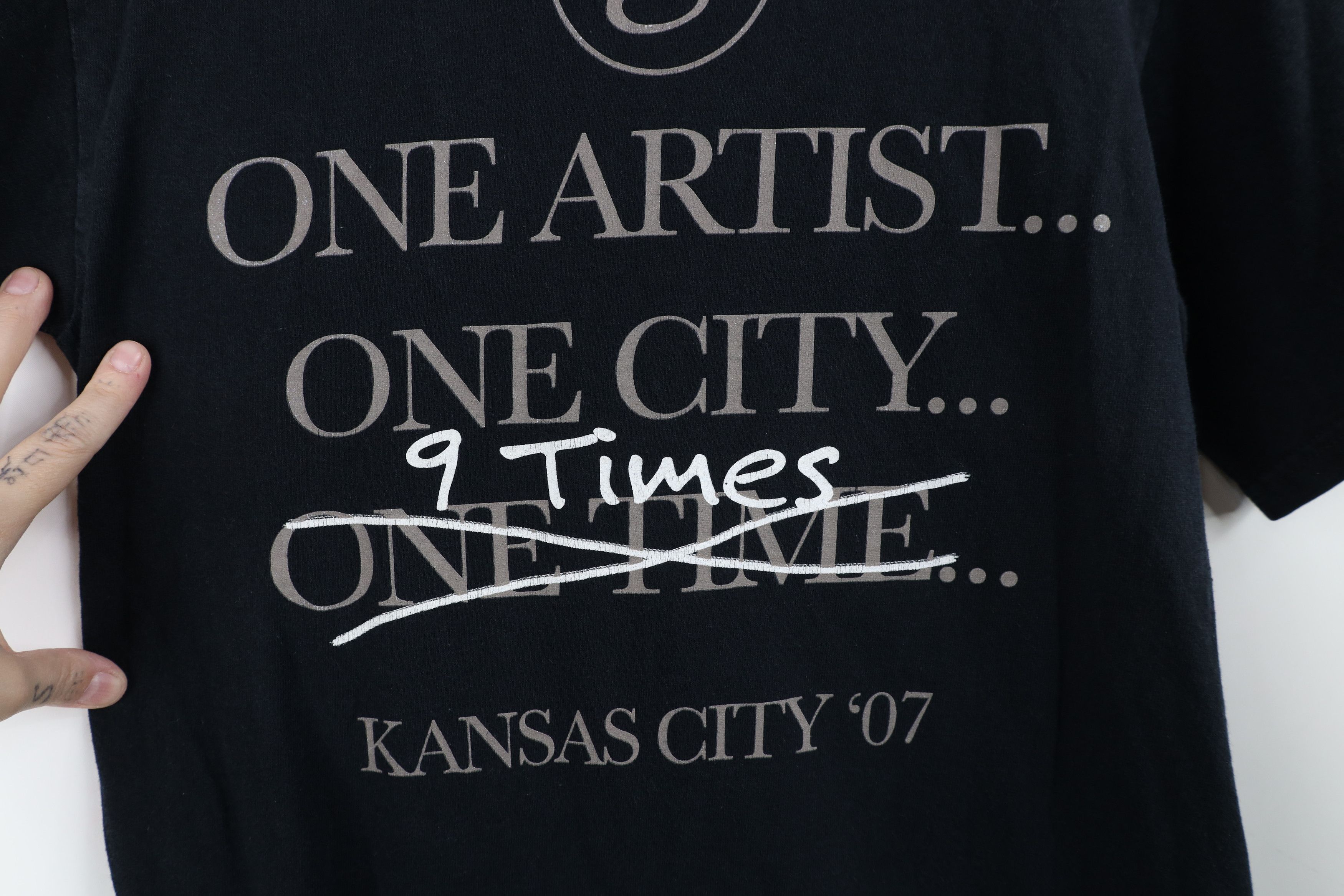 Vintage Vintage Y2K 2007 Tour Garth Brooks Band Short Sleeve T-Shirt Size US S / EU 44-46 / 1 - 11 Thumbnail