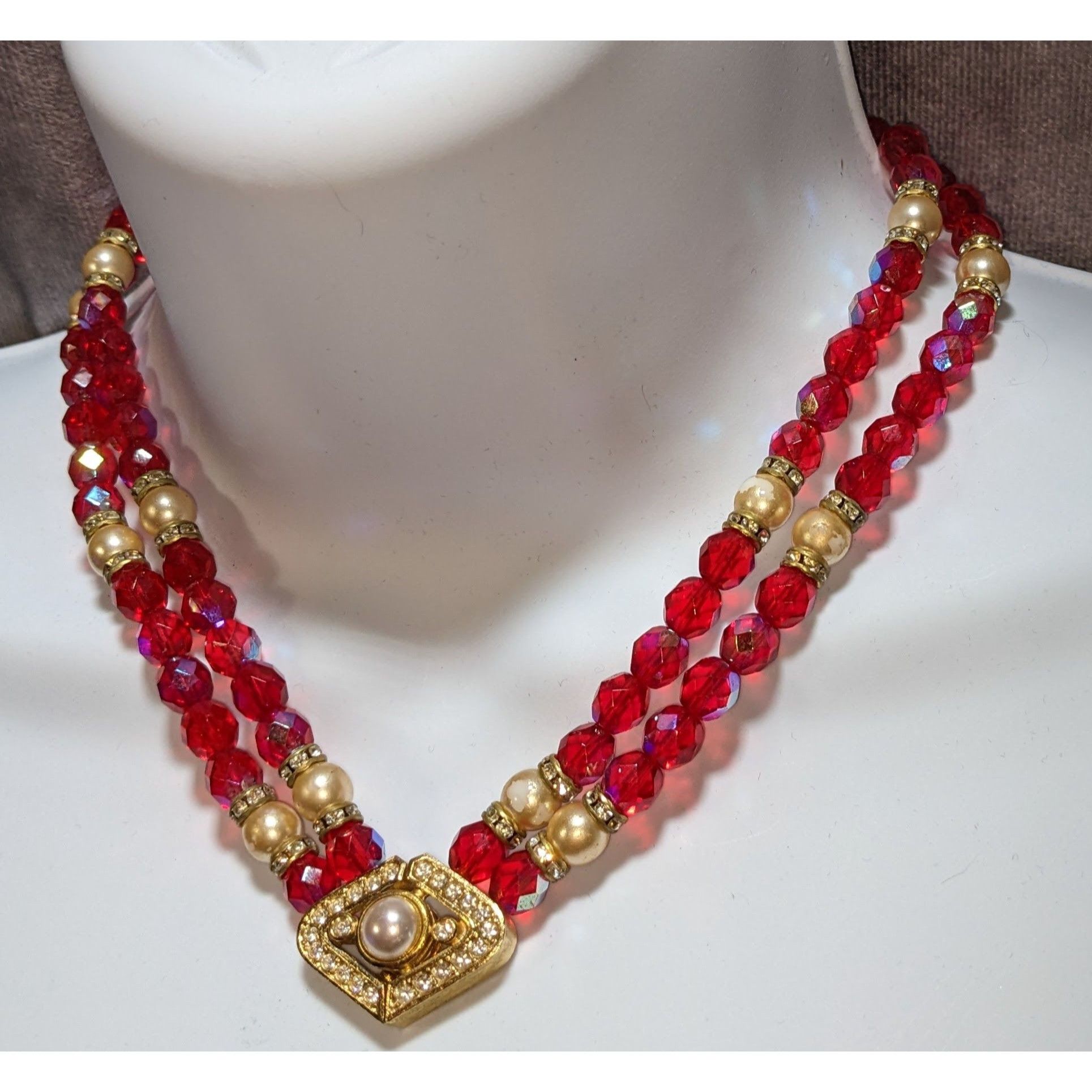 Other Vintage Whimsical Red Beaded Necklace With Gold Tone Accents Size ONE SIZE - 6 Thumbnail