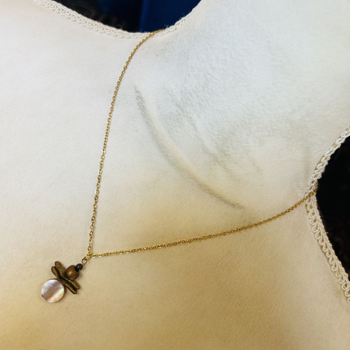 Handmade Handcrafted vintage beaded shell cluster pendant necklace Size ONE SIZE - 2 Thumbnail