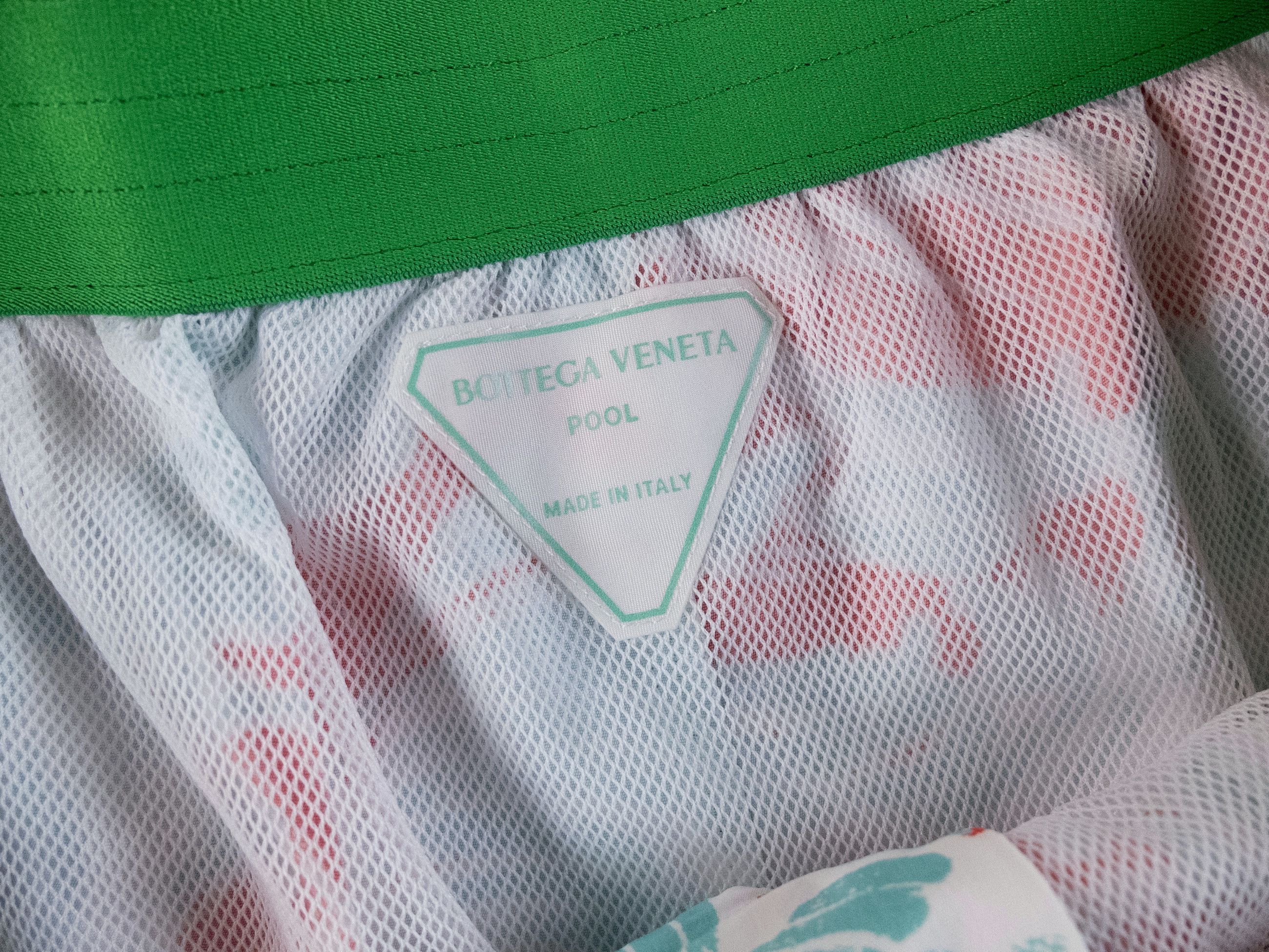 Bottega Veneta BOTTEGA VENETA white feather print nylon swim shorts Medium Size US 32 / EU 48 - 6 Thumbnail