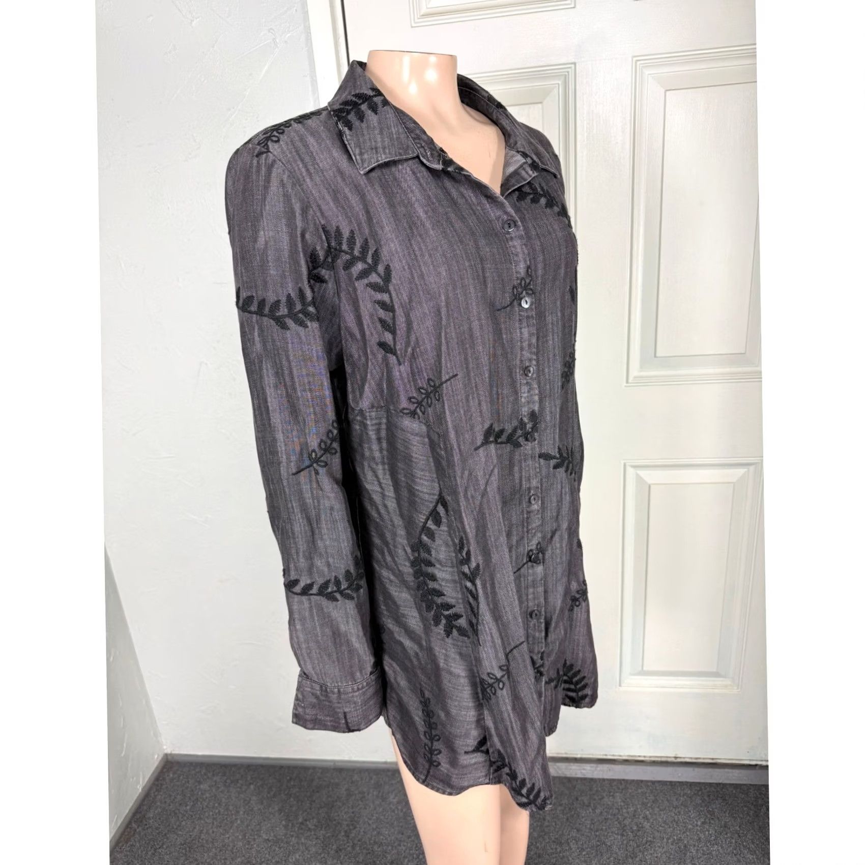 Soft Surroundings Soft Surroundings Shirt Floral Embroidered Tencel Button-Up Gray L Women’s Casual Bohemian Vintage? Size L / US 10 / IT 46 - 5 Thumbnail