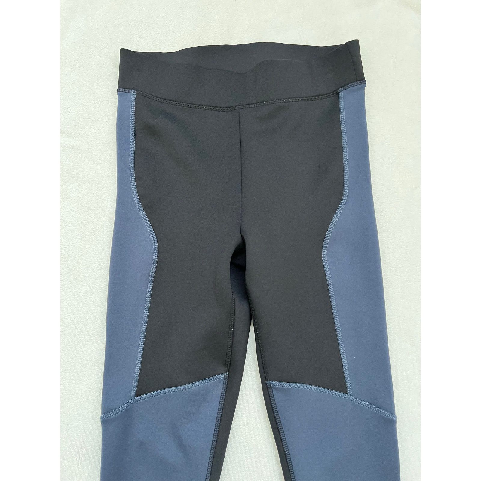 Fabletics Fabletics Scuba Seamed HighWaisted Colorblock Legging Medium Size 26" / US 2 / IT 38 - 3 Thumbnail
