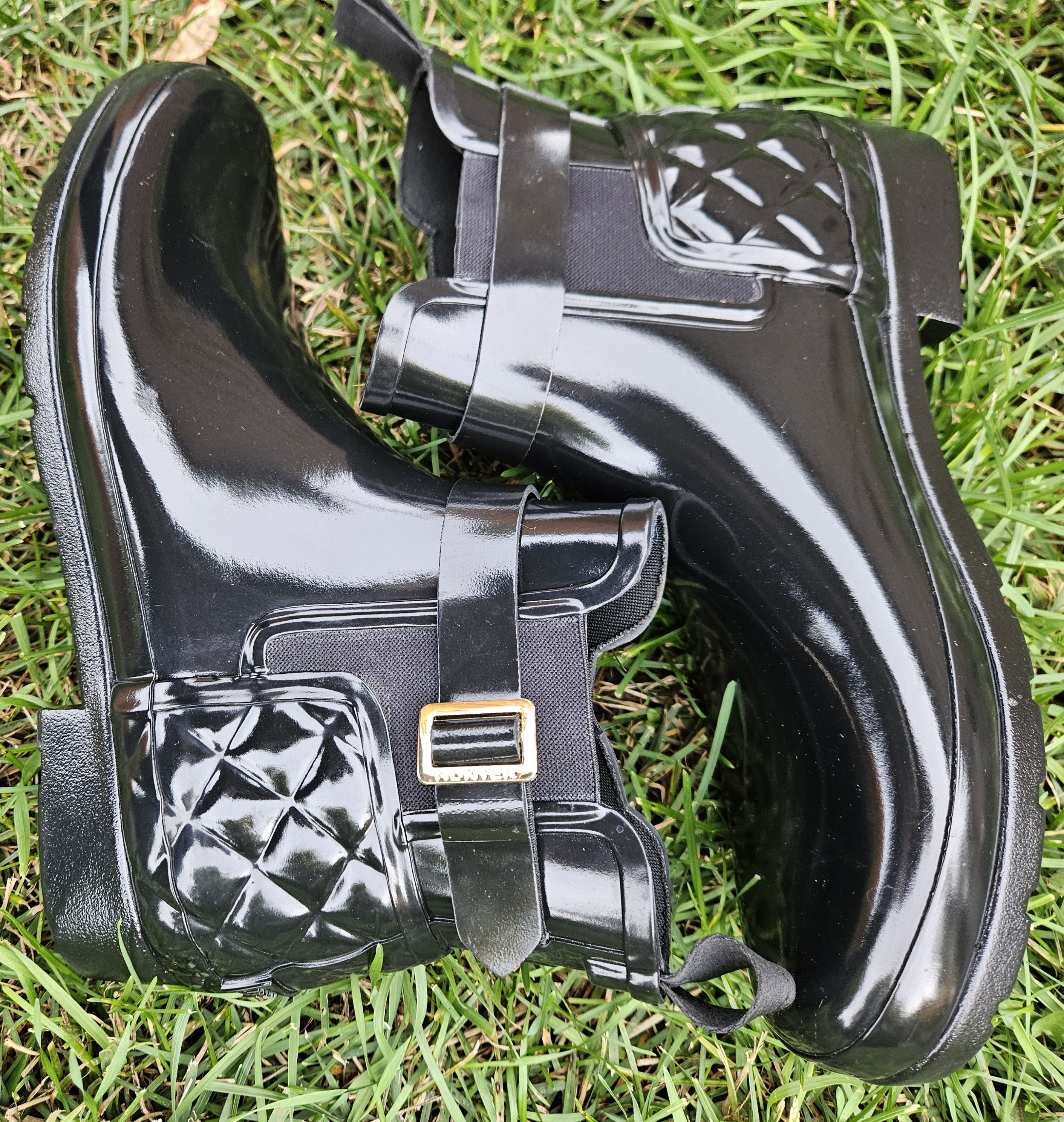 Hunter Hunter Black Refined Gloss Quilted Chelsea Rainboot Size US 9 / IT 39 - 1 Thumbnail