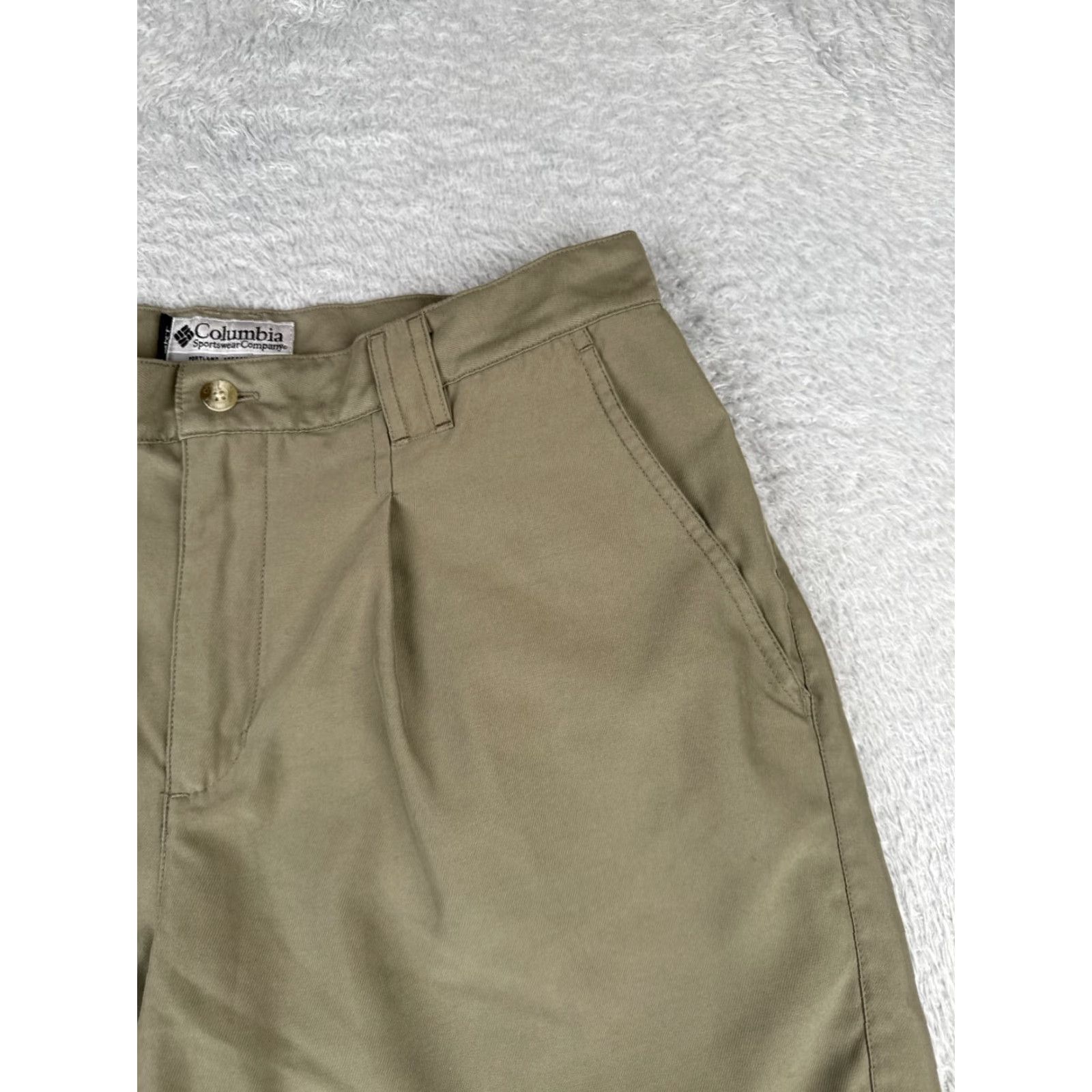 Vintage VINTAGE Columbia Shorts Mens 34 Green Pleated Bermuda 100% Polyester Bermuda 34x9 Cargo Pocket Easy Care Machine Washable Mens Shorts Green 34 Size US 34 / EU 50 - 5 Thumbnail