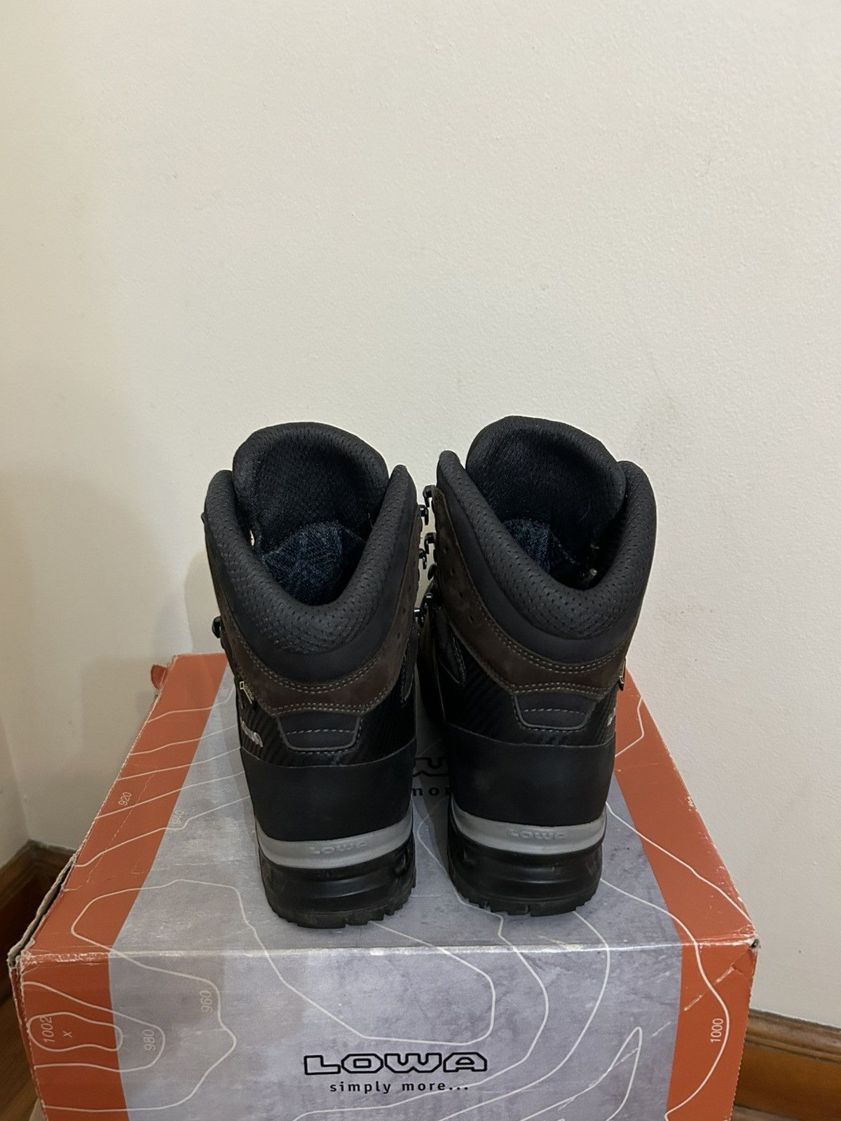 LOWA Lowa mountaineering boot Size US 10 / EU 43 - 3 Thumbnail