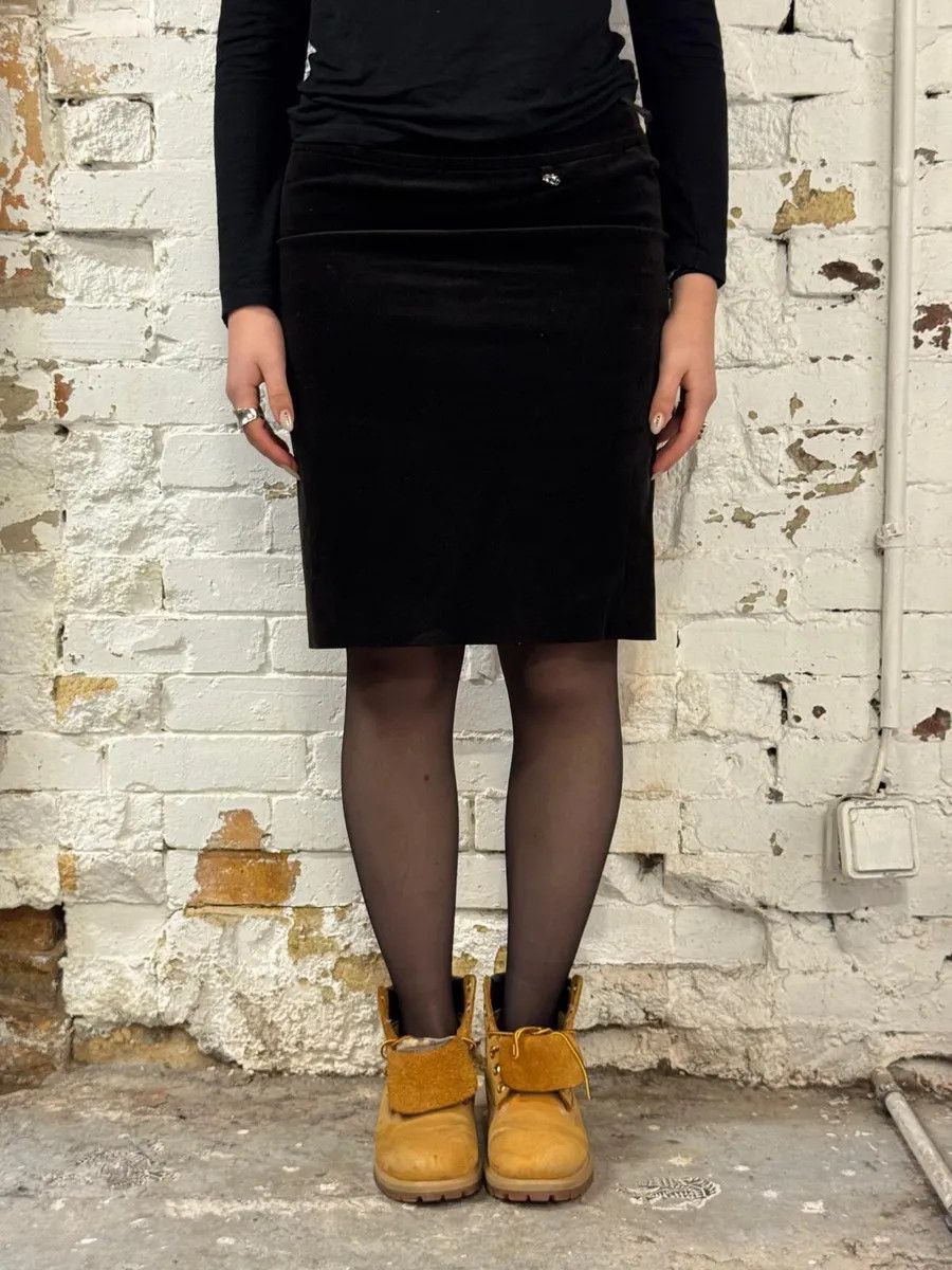 Gucci SS2007 Gucci Black Classy Velvet Skirt Size 28" / US 6 / IT 42 - 2 Thumbnail