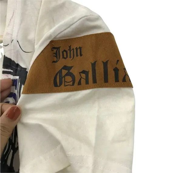 John Galliano Vtg JOHN GALLIANO ITALY Stamp Newspaper Print Tee Shirt Size S / US 4 / IT 40 - 9 Thumbnail