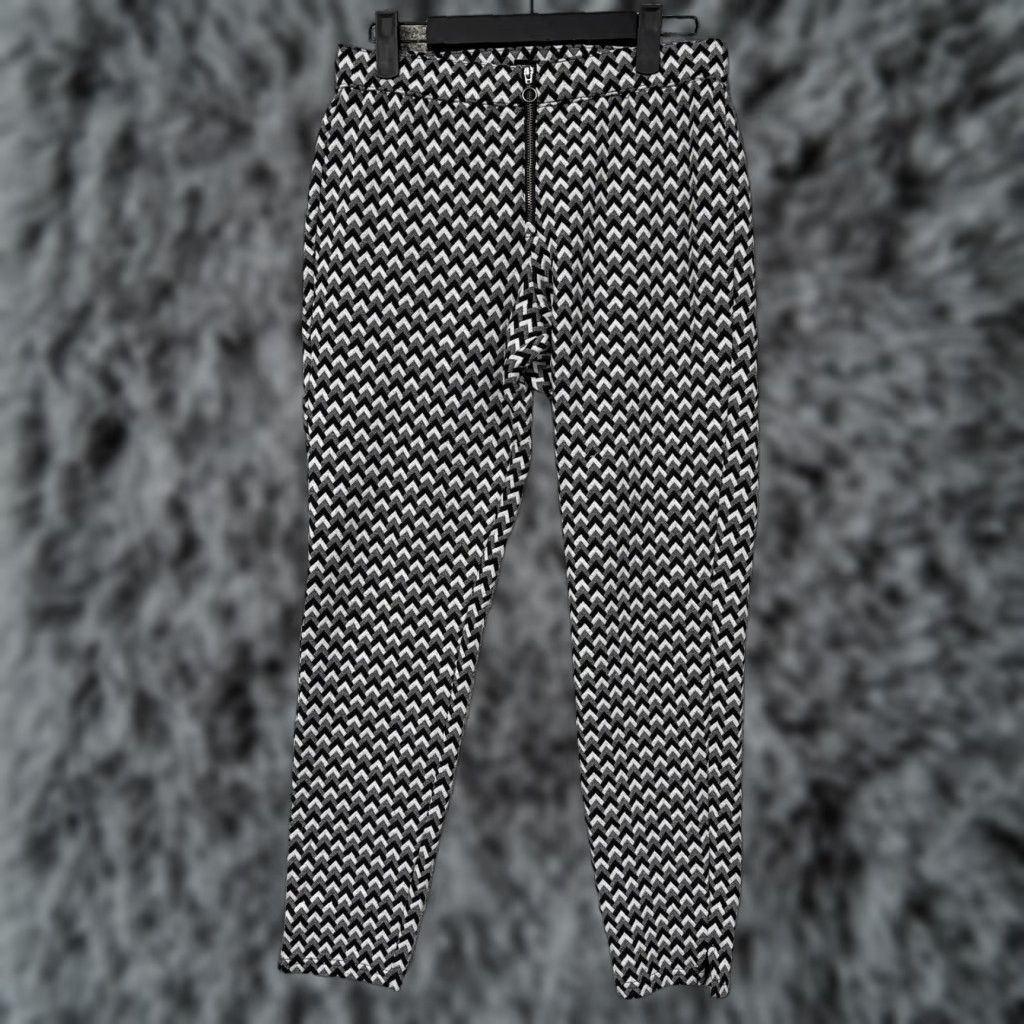 Vintage HUE Leggings Ankle M Black White Chevron Knit Preppy Mod Normcore Women's Size 32" / US 10 / IT 46 - 1 Thumbnail