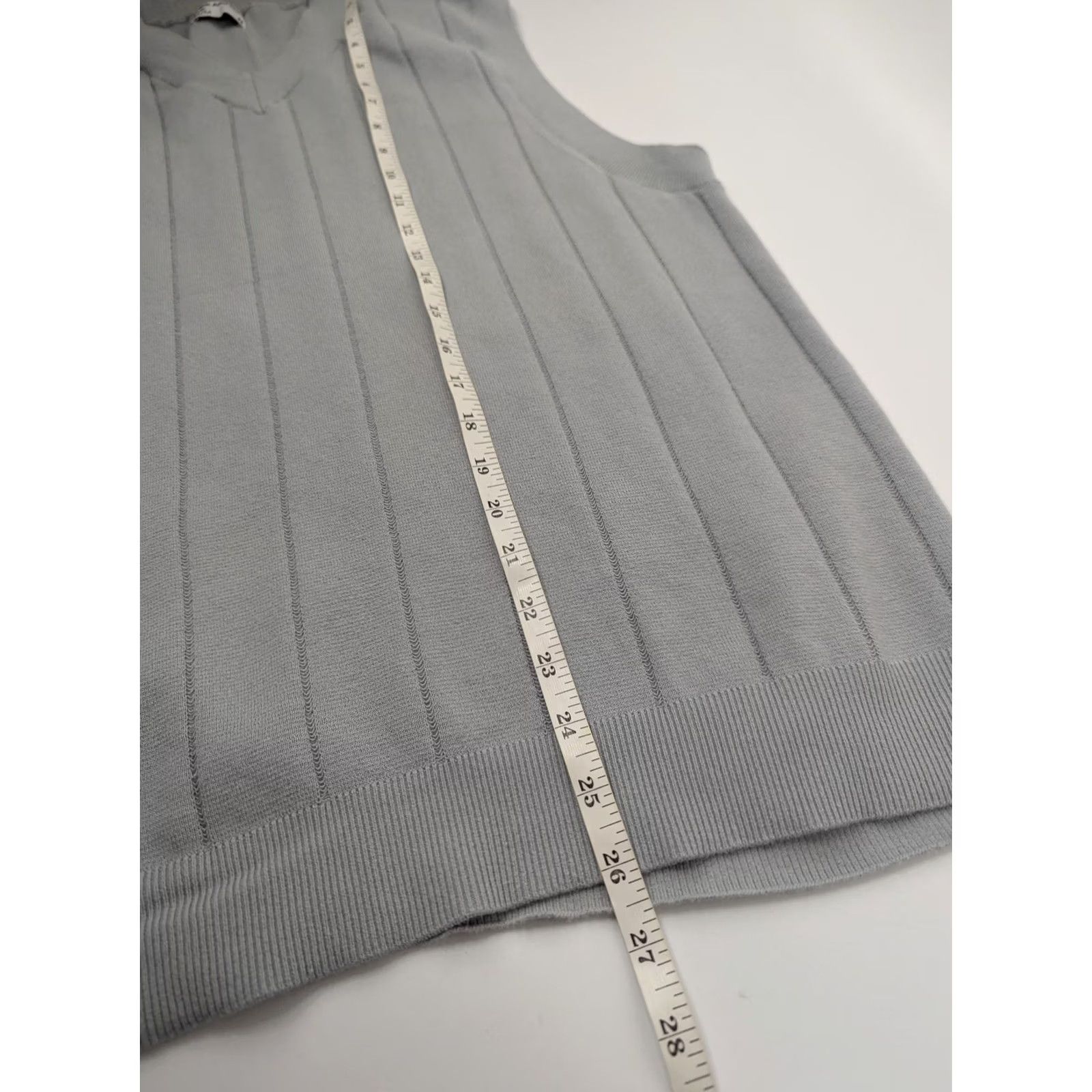 Vintage Frank & Oak Men’s Medium V-Neck Sleeveless Sweater Vest Gray Cotton Modern Relaxed Fit Shirtless Size US M / EU 48-50 / 2 - 6 Thumbnail