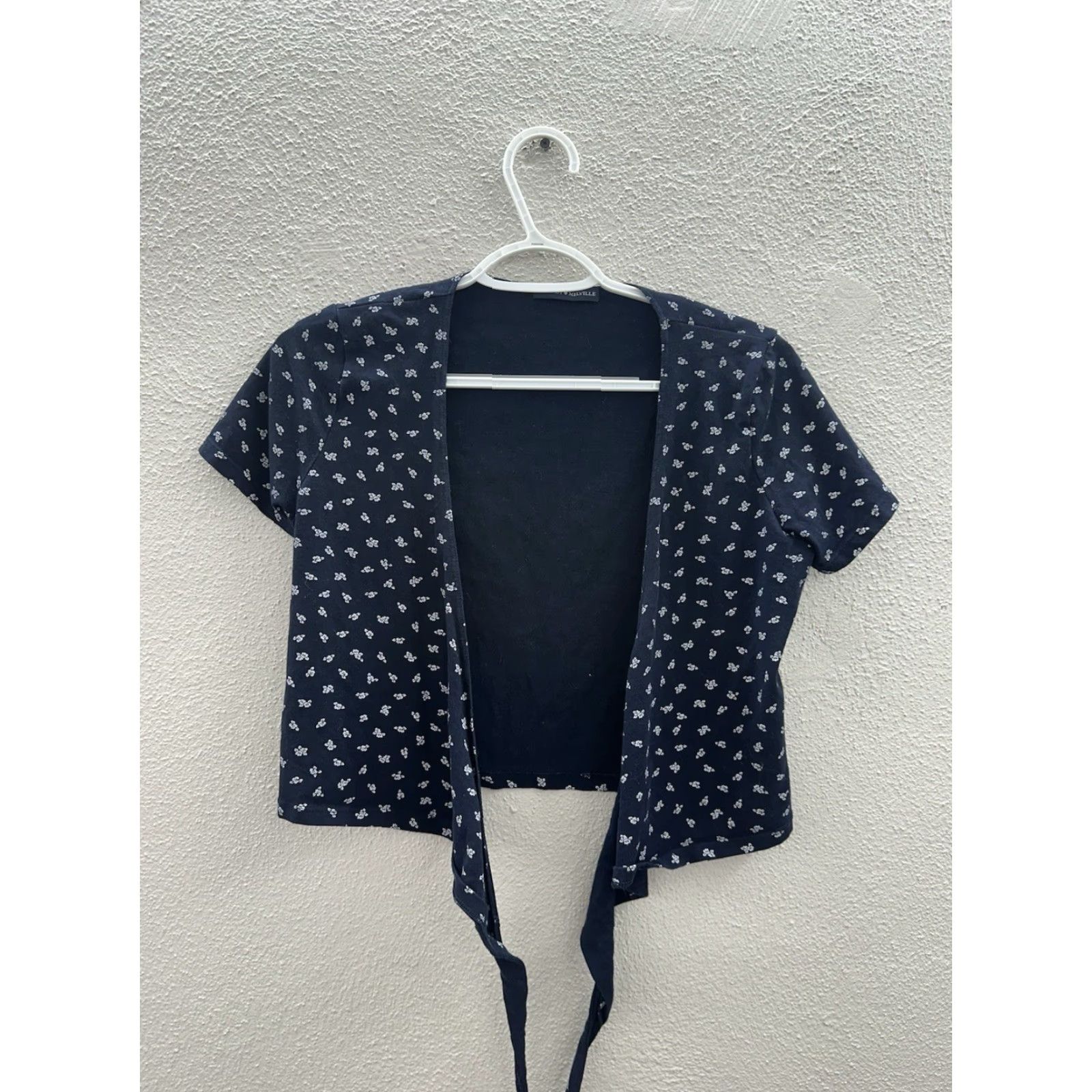 Brandy Melville Brandy Melville Womens Shirt Blue Floral Short Sleeve Cropped Crossover Wrap Tie Shirt Women Cropped Floral Short Sleeve Tie Size ONE SIZE - 2 Thumbnail