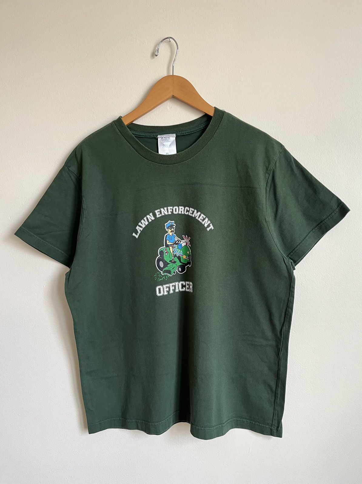 Vintage Vintage Y2K Lawn Enforcement Officer Humor T-Shirt Size US XL / EU 56 / 4 - 1 Thumbnail