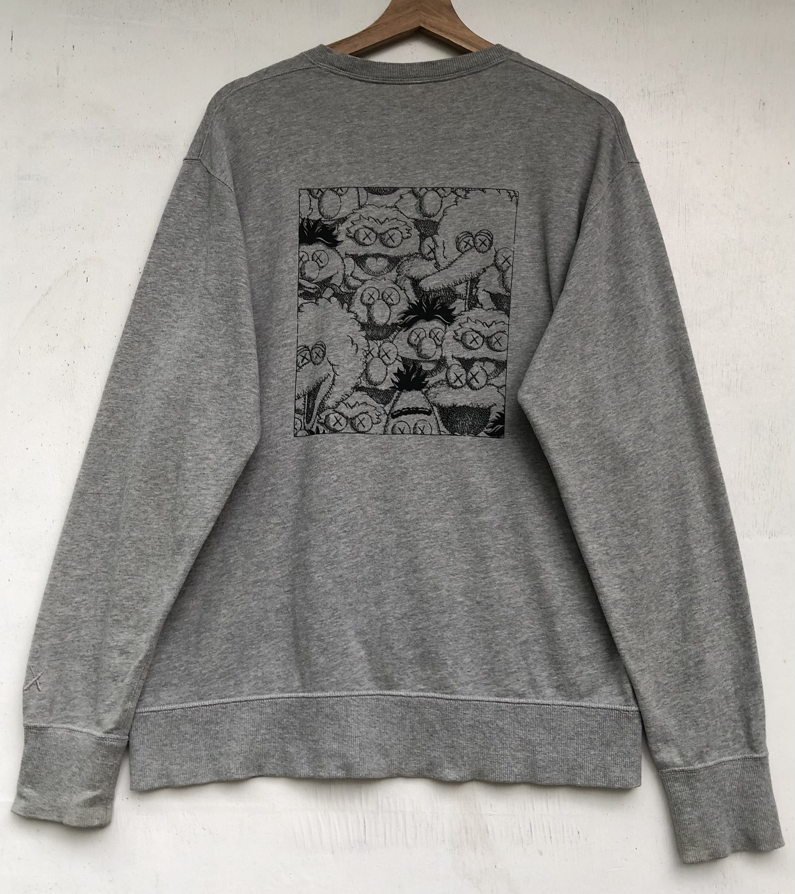 Cartoon Network Kaws X Sesame Street Crewneck Size L / US 10 / IT 46 - 2 Thumbnail