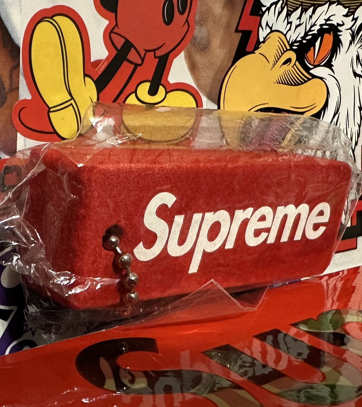 Supreme × Vintage DS NEW FW11 Supreme Box Logo Flocked Floaty Keychain Red OG Size ONE SIZE - 3 Thumbnail